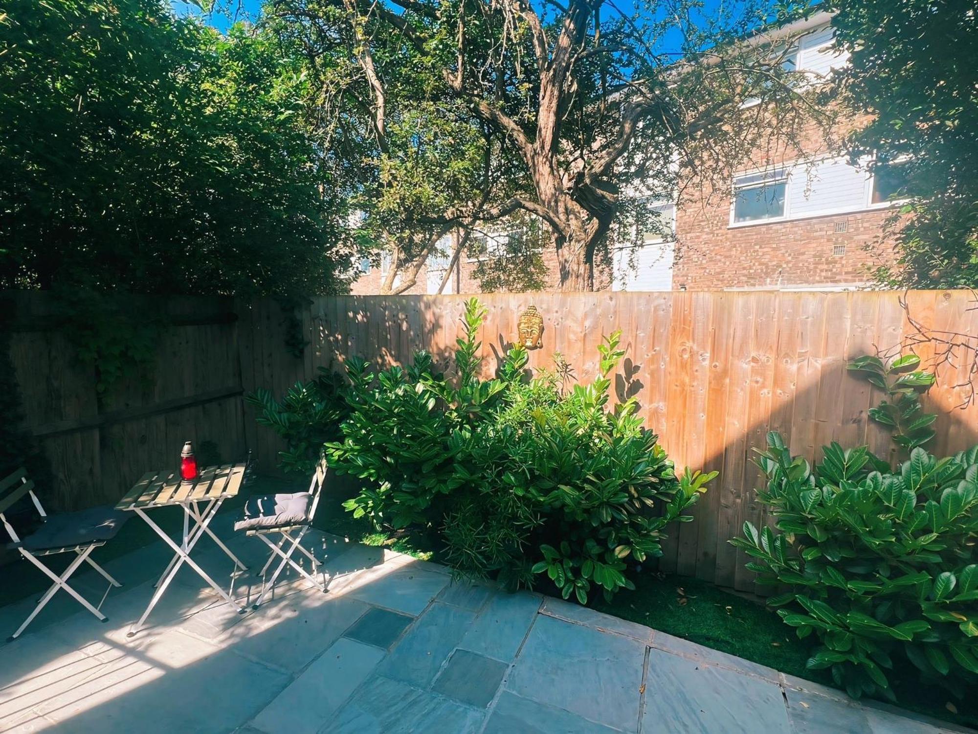 Tropical With Private Bathroom And Patio Gasthuis *