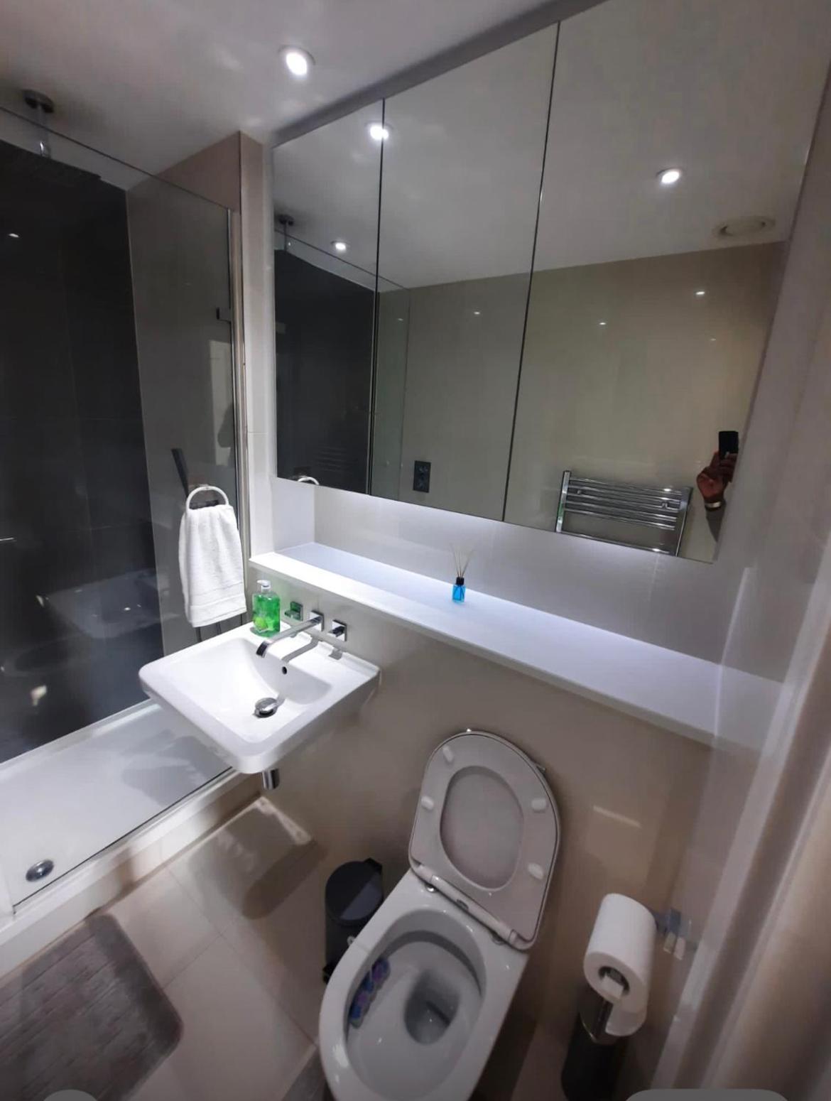 Spacious 3 Bed With Stunning Views Appartement Londres