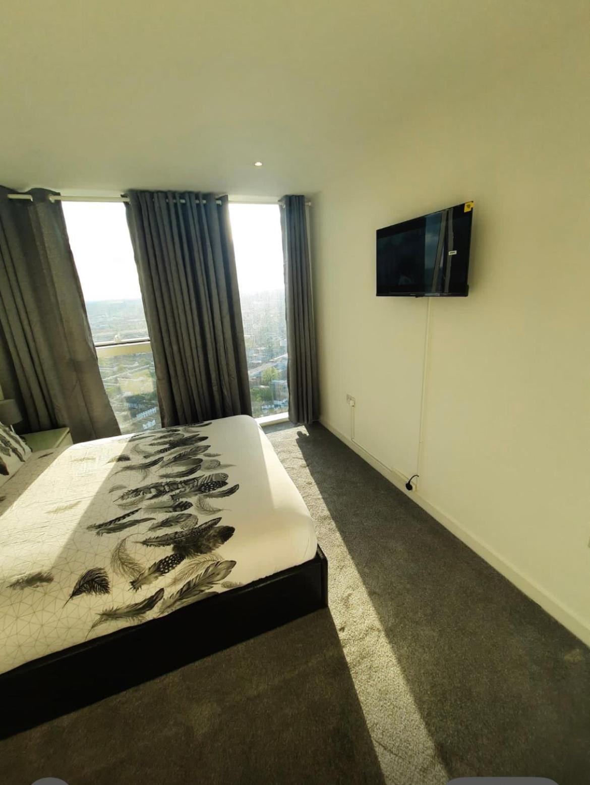 Spacious 3 Bed With Stunning Views * Londres