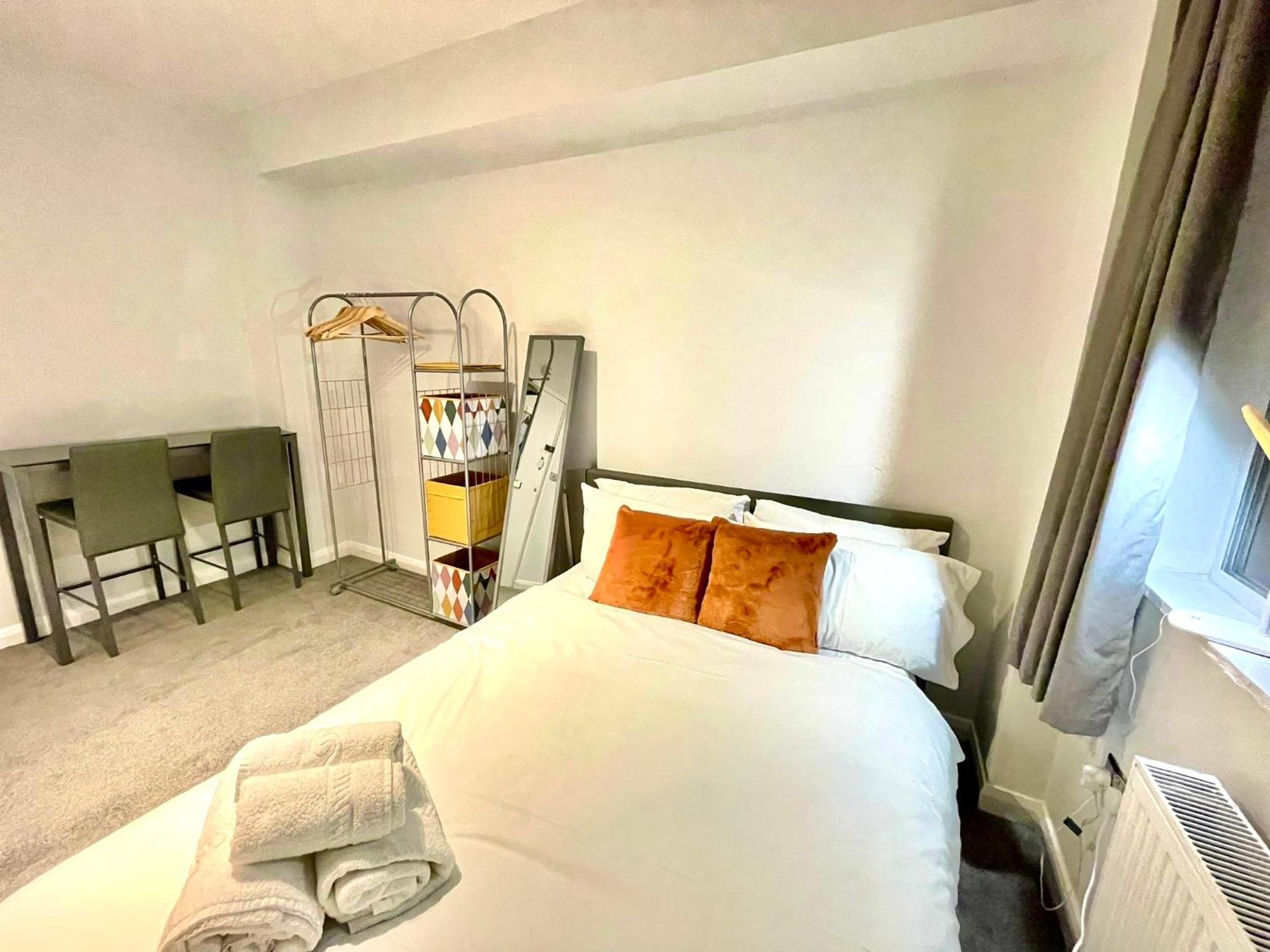 Modern Studio, Prime Location, Stunning View Appartement Londen