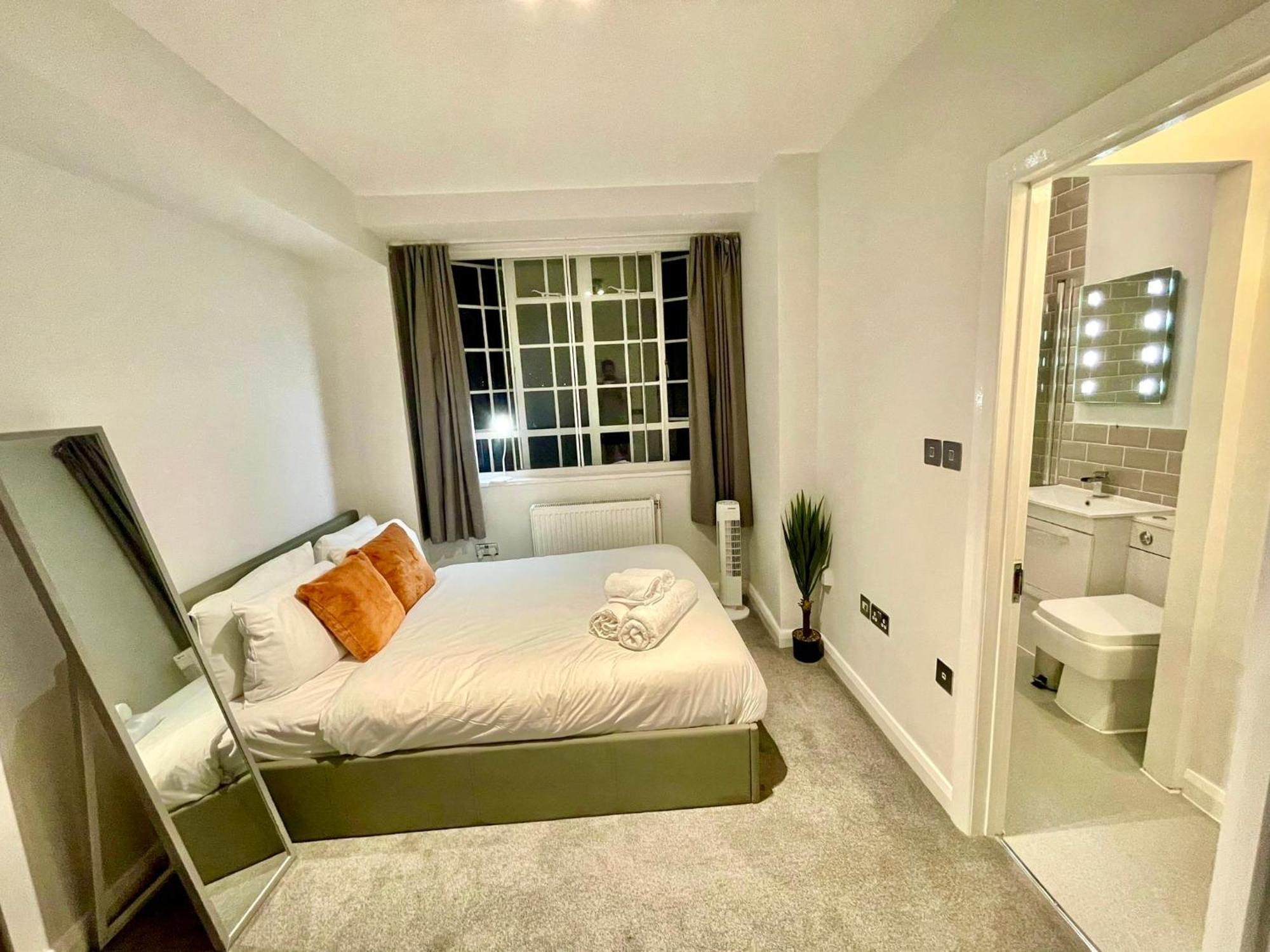 Modern Studio, Prime Location, Stunning View Appartement Londen
