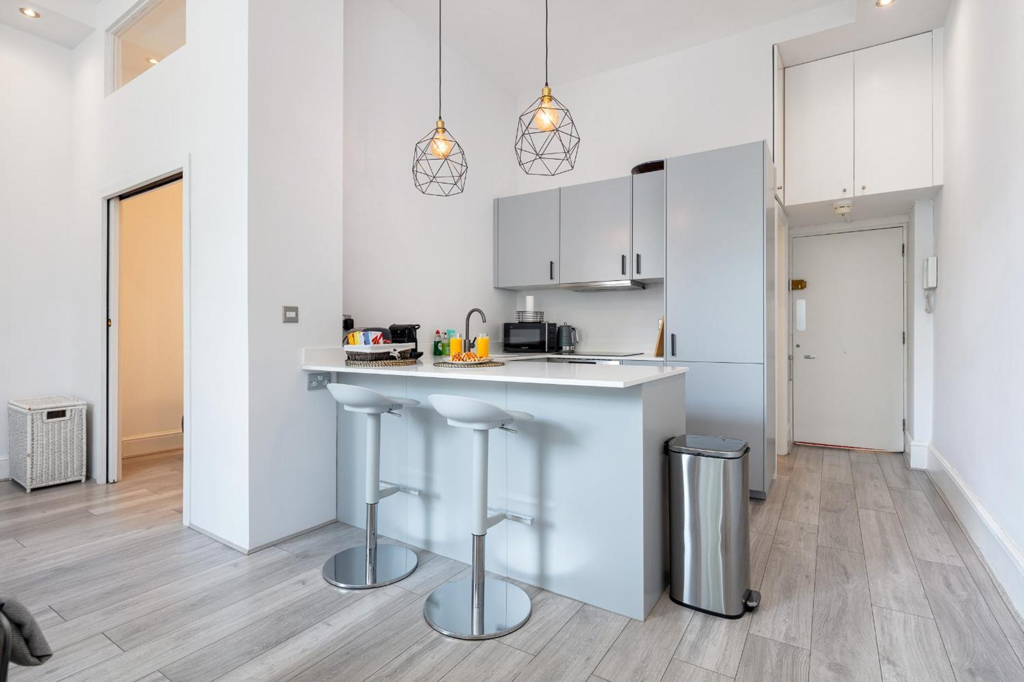 Kensington 1bd Seconds From Museums *