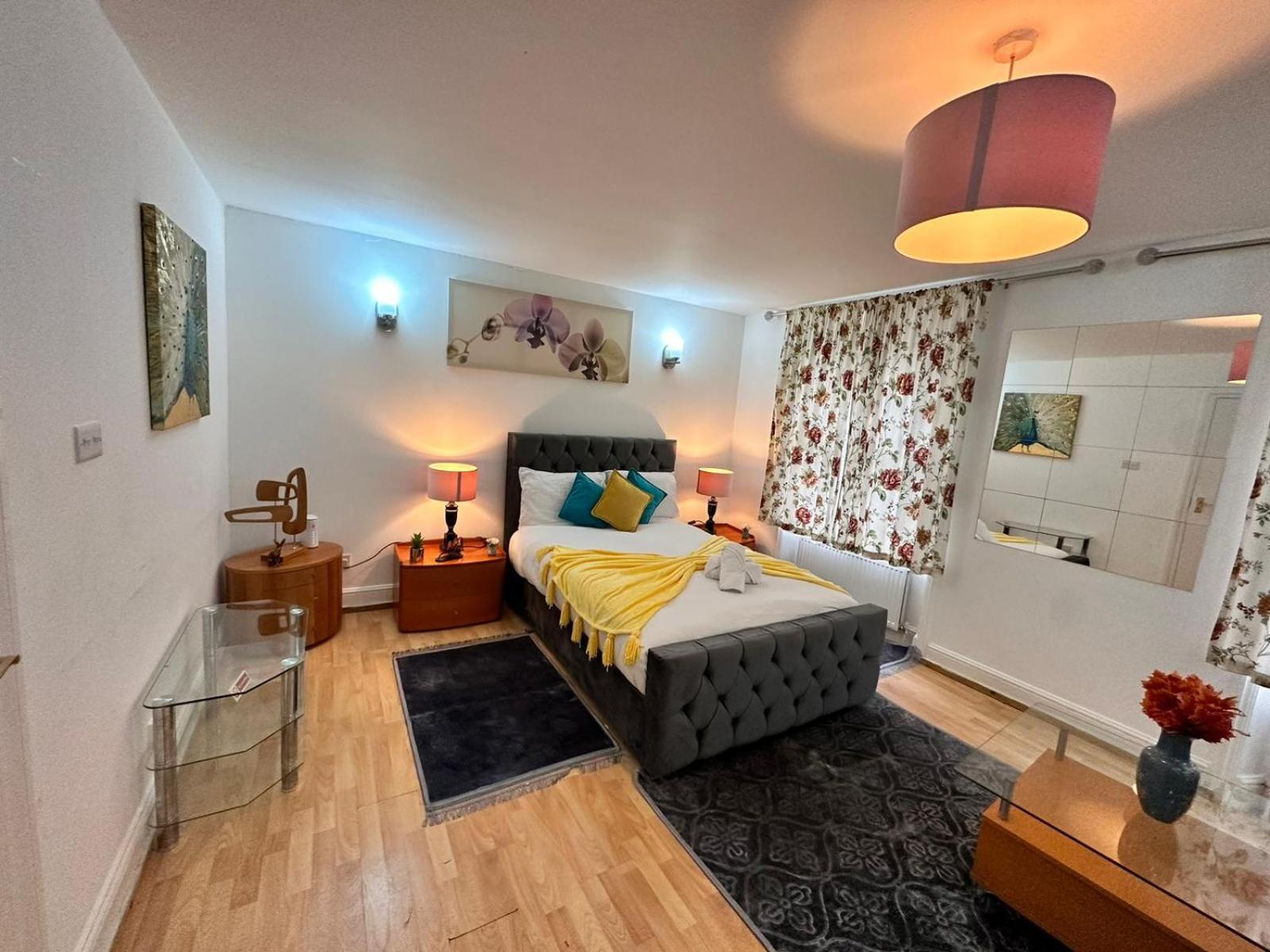 Bright Family Studio In Central