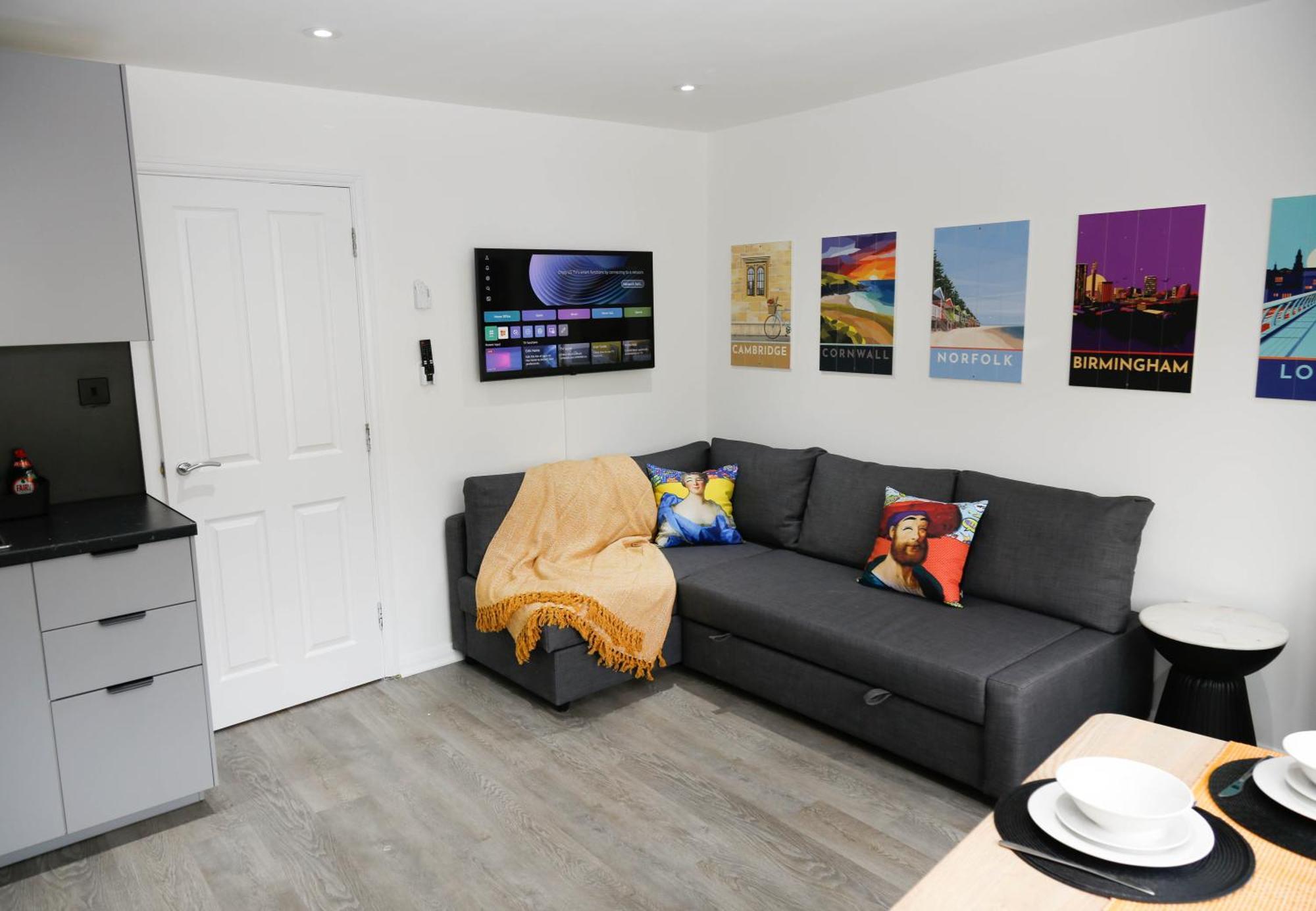 New Luxury In Next To Shops, Cafes, Bars & Metro *