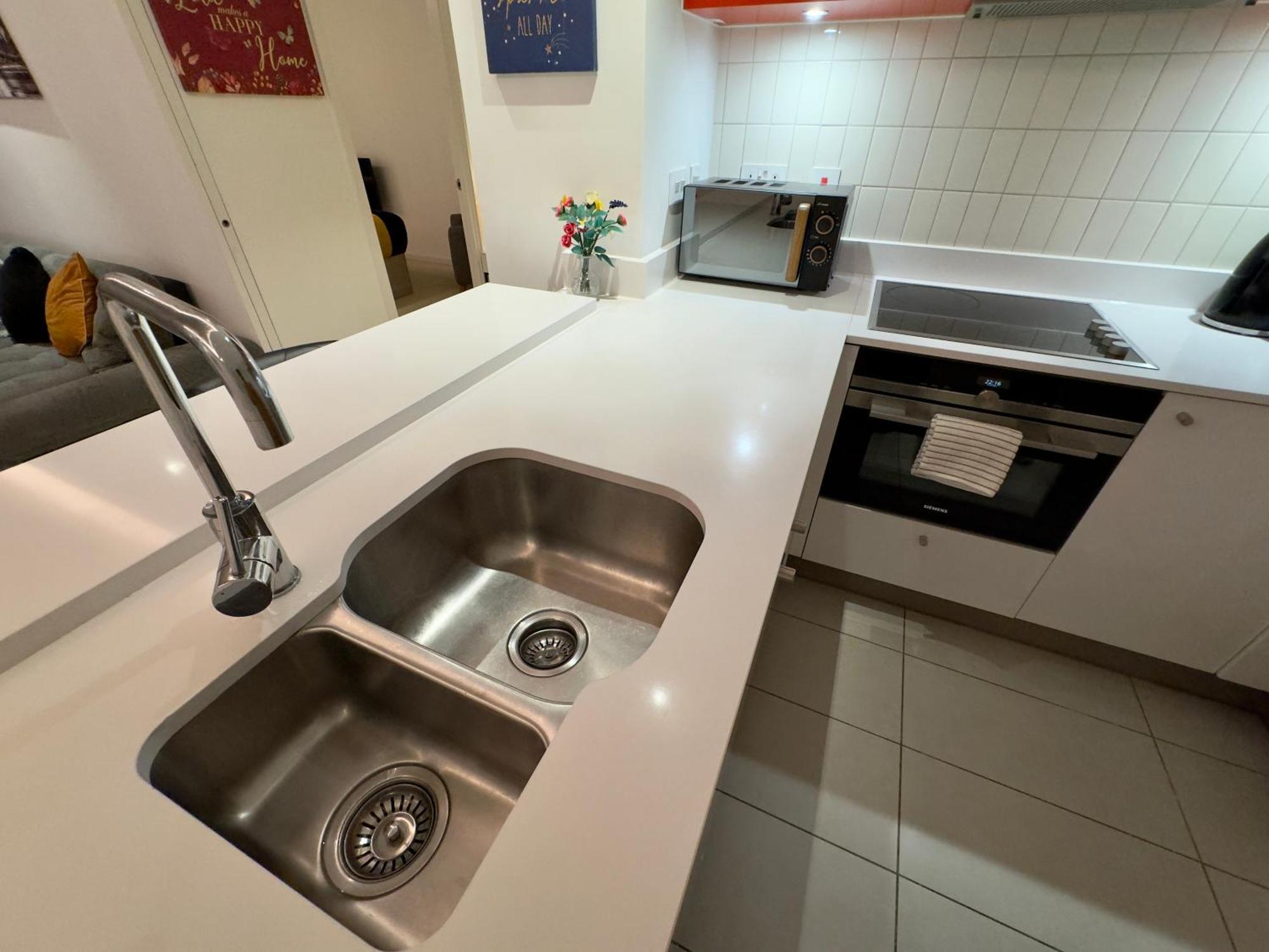 Excel Cosy With Balcony & River View Close To O2 Arena, Cable Car, City Hall Apartamento