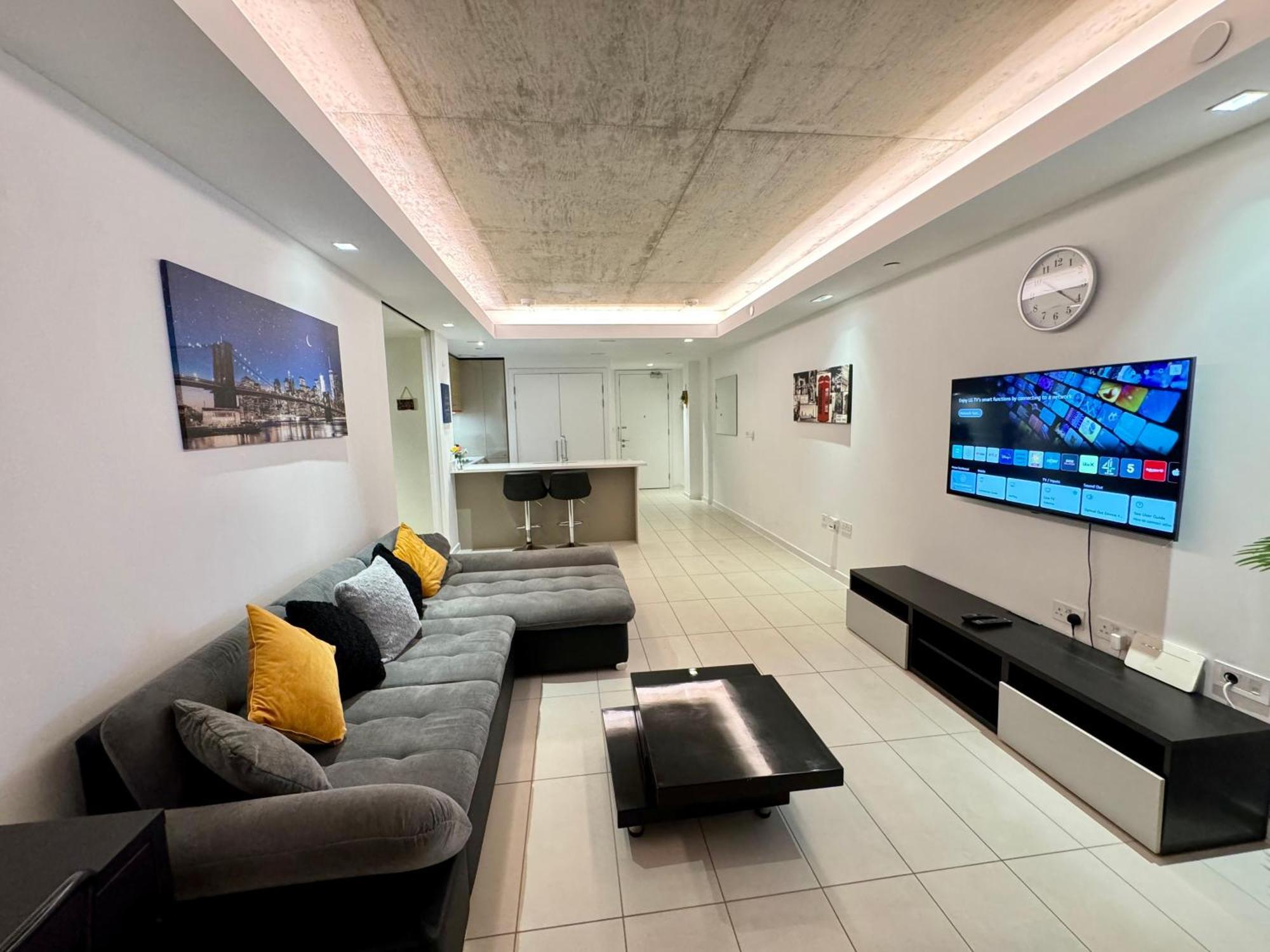Excel Cosy With Balcony & River View Close To O2 Arena, Cable Car, City Hall Apartamento