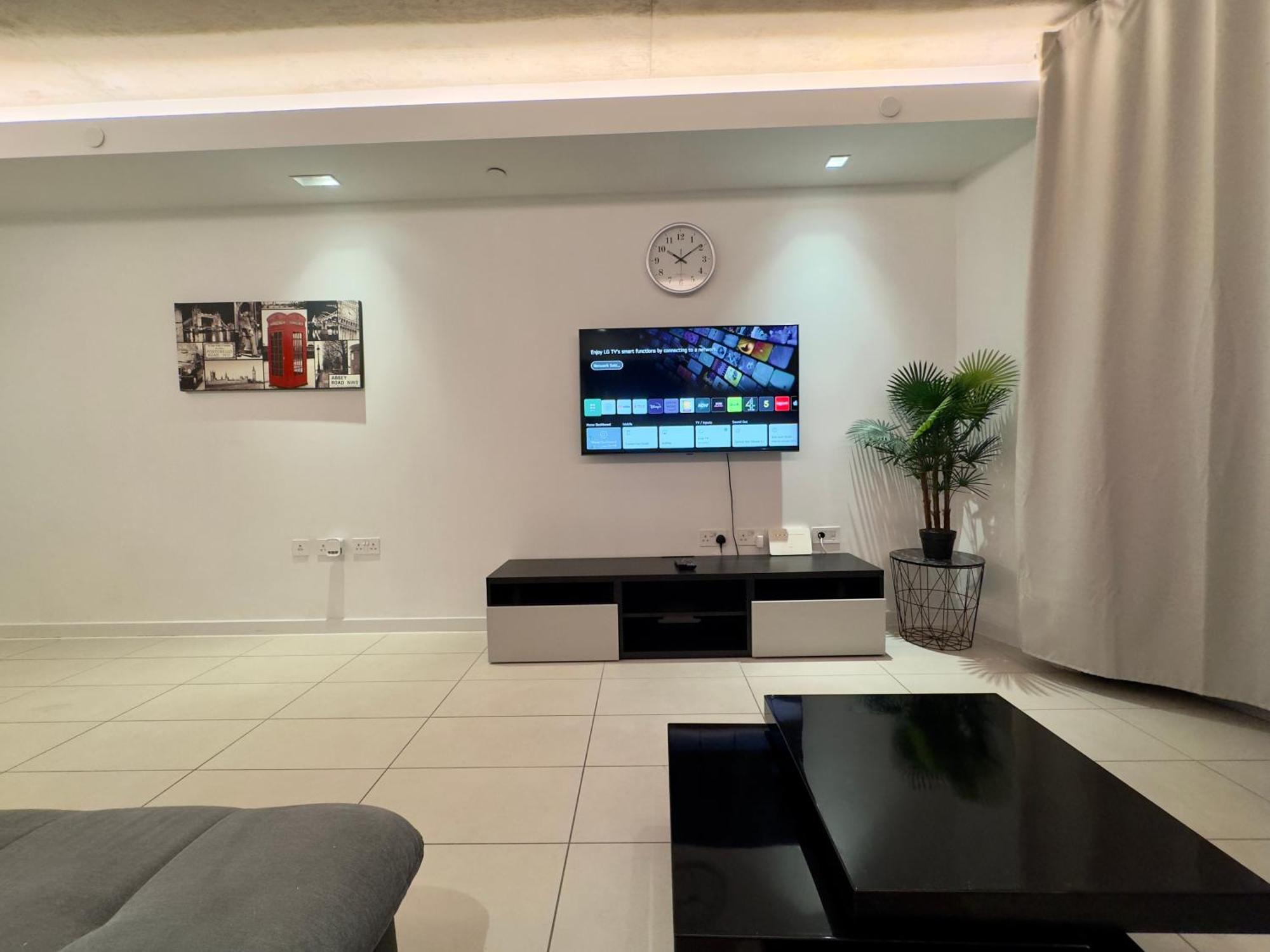 Apartamento Excel Cosy With Balcony & River View Close To O2 Arena, Cable Car, City Hall *