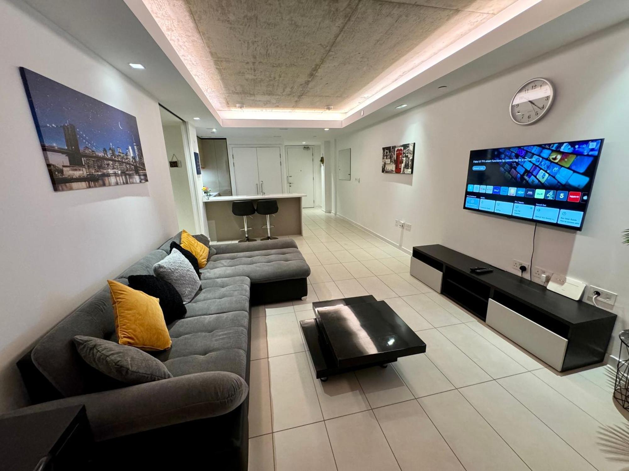 Excel Cosy With Balcony & River View Close To O2 Arena, Cable Car, City Hall Apartamento