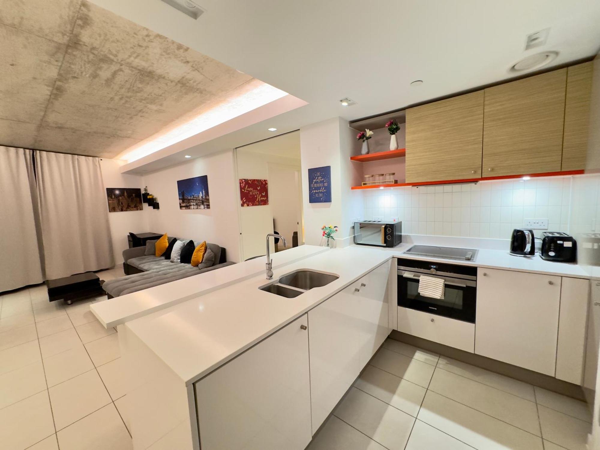 Excel Cosy With Balcony & River View Close To O2 Arena, Cable Car, City Hall Apartamento