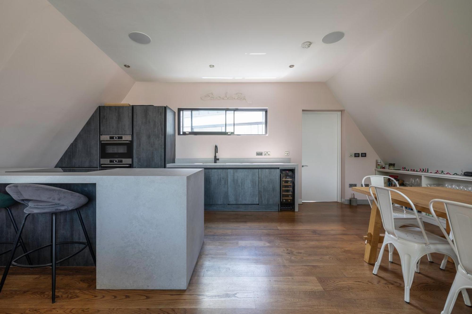 Quarto em Acomodações Particulares Penthouse Of Old Piano Factory In Kentish Town - *