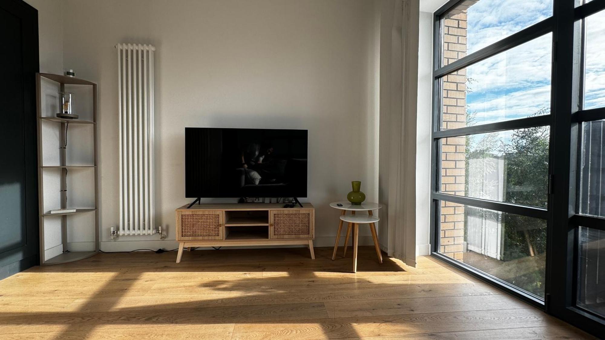 Island 1 Bedroom Luxury Apartments, Private Balcony *