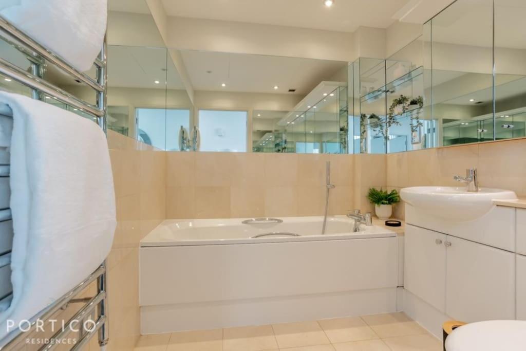 Portico Residences - Stunning Penthouse With River Views In Battersea Londres