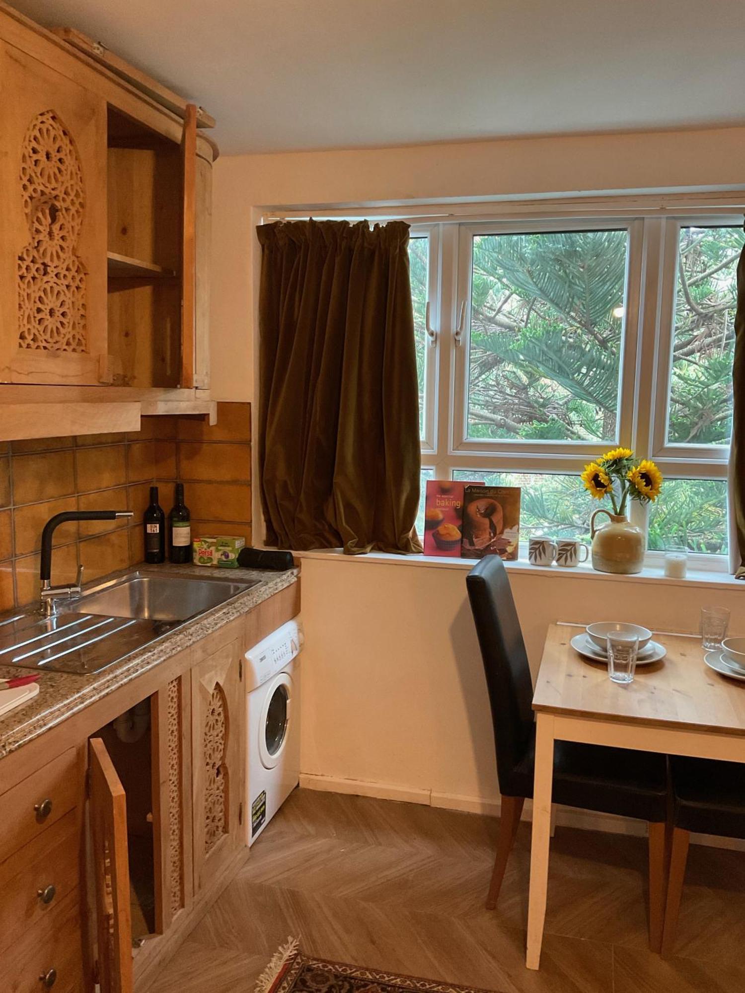 Studio6 Charming With Modern Amenities In *