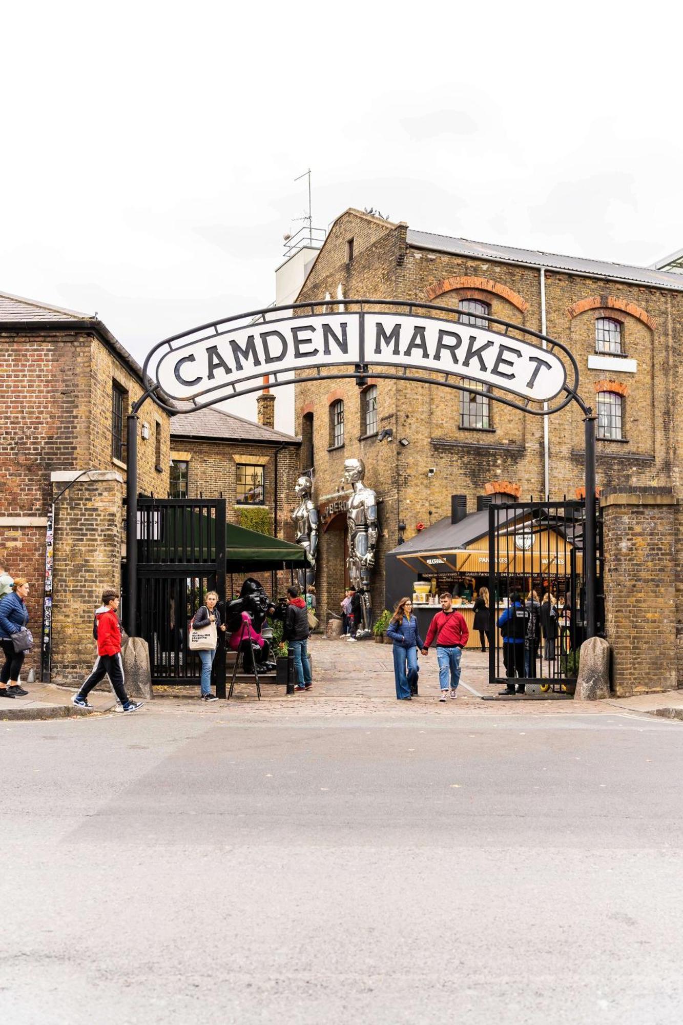 Camden Coach House By Livestay Short Lets & Serviced With Terrace Retreat & Parking