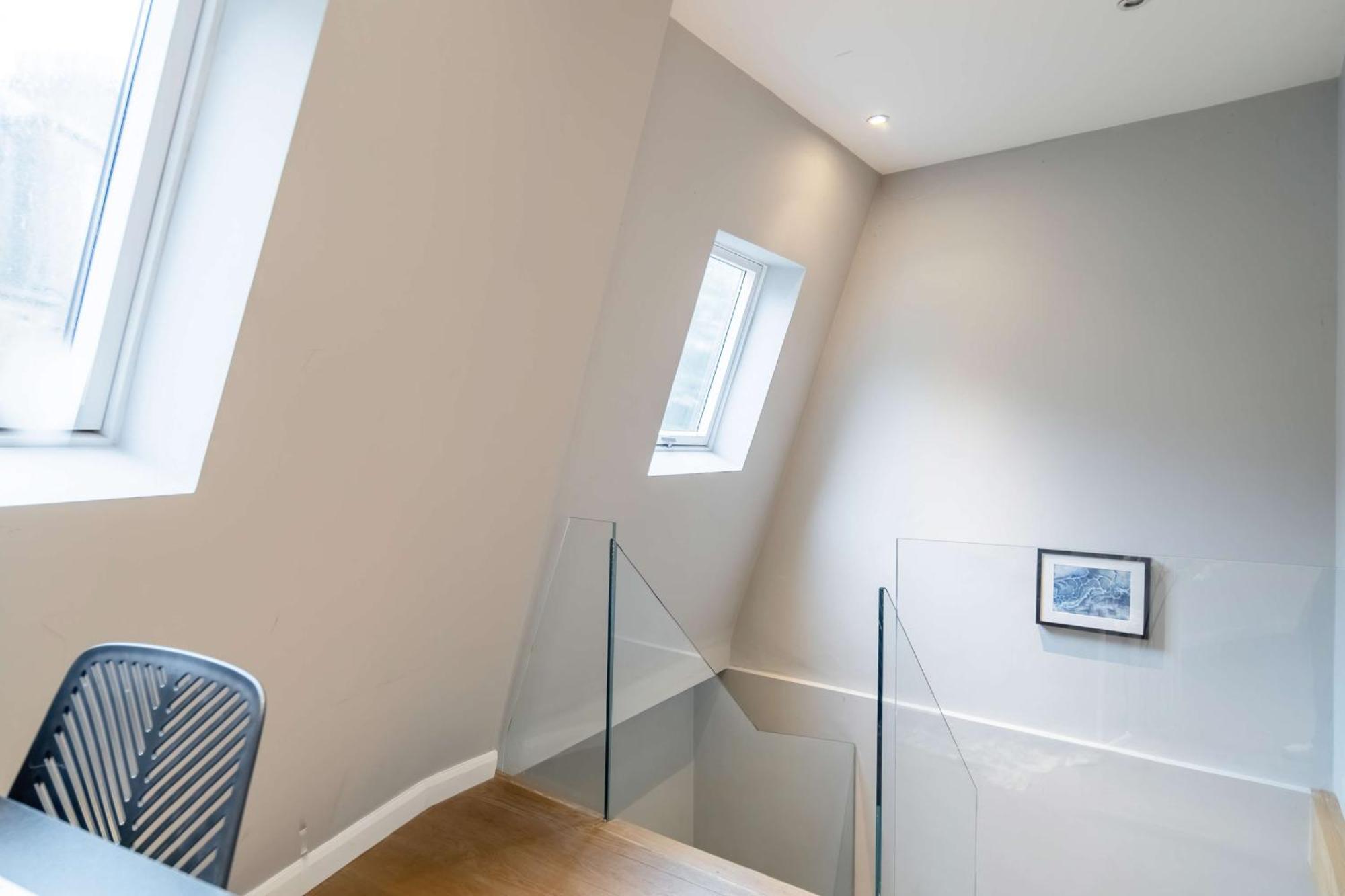 Camden Coach House By Livestay Short Lets & Serviced With Terrace Retreat & Parking Londres