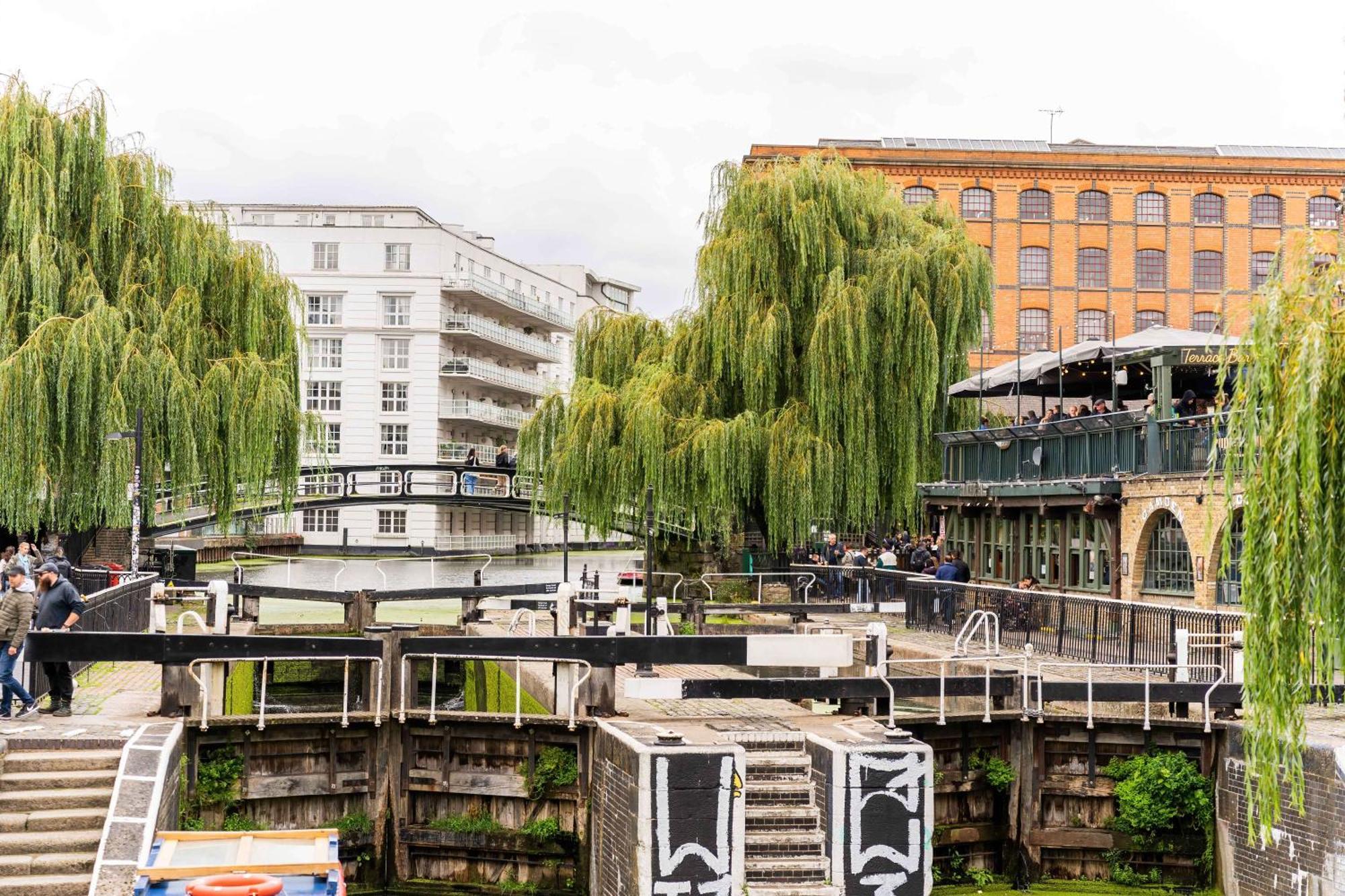 Casa de Férias Camden Coach House By Livestay Short Lets & Serviced With Terrace Retreat & Parking