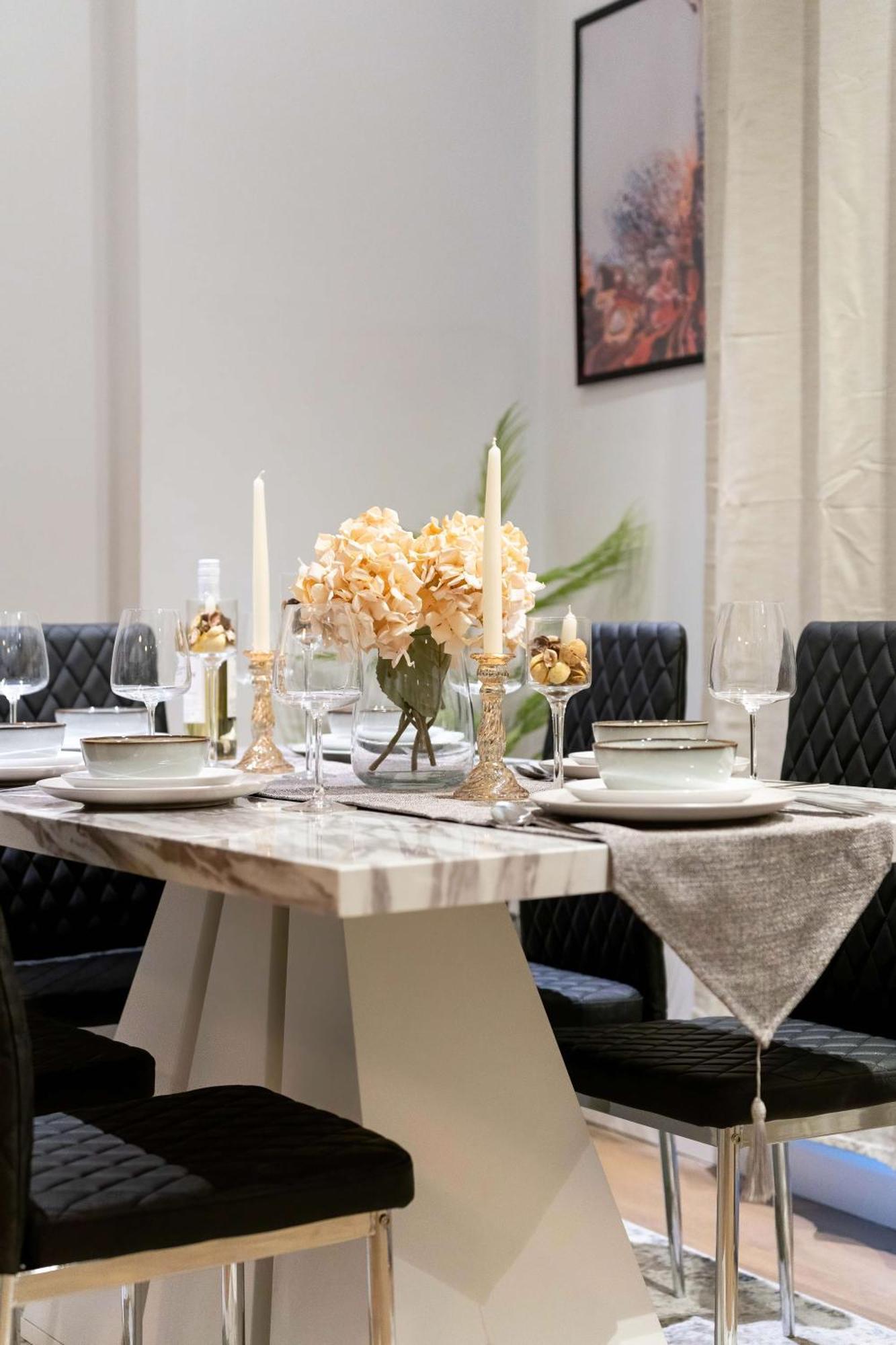 Camden Coach House By Livestay Short Lets & Serviced With Terrace Retreat & Parking *