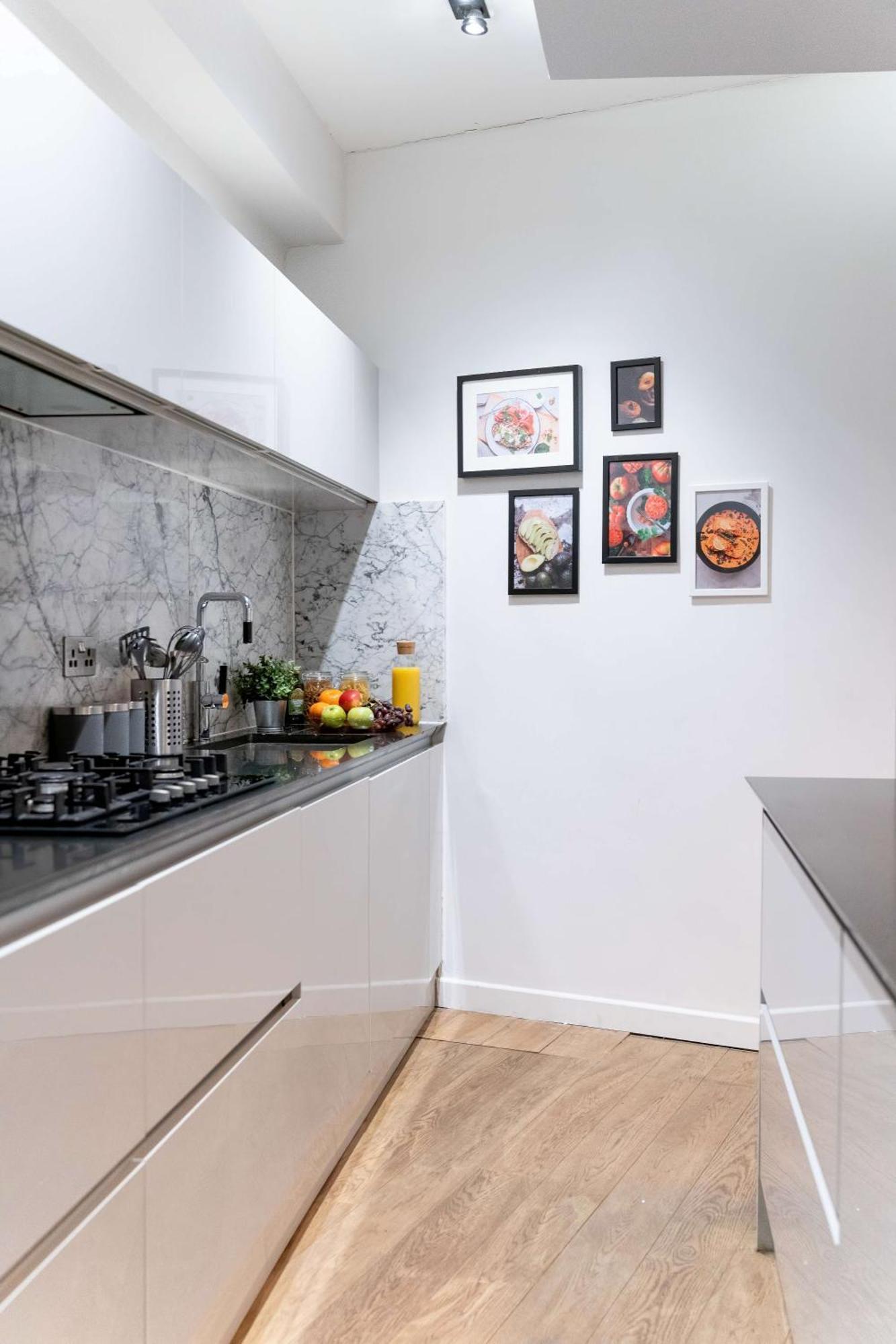 Camden Coach House By Livestay Short Lets & Serviced With Terrace Retreat & Parking Hébergement de vacances