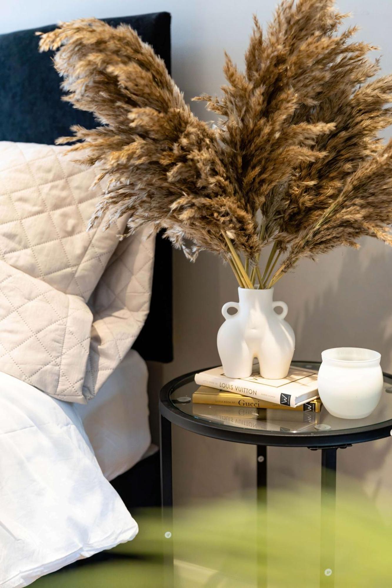 Camden Coach House By Livestay Short Lets & Serviced With Terrace Retreat & Parking Casa de Férias Londres