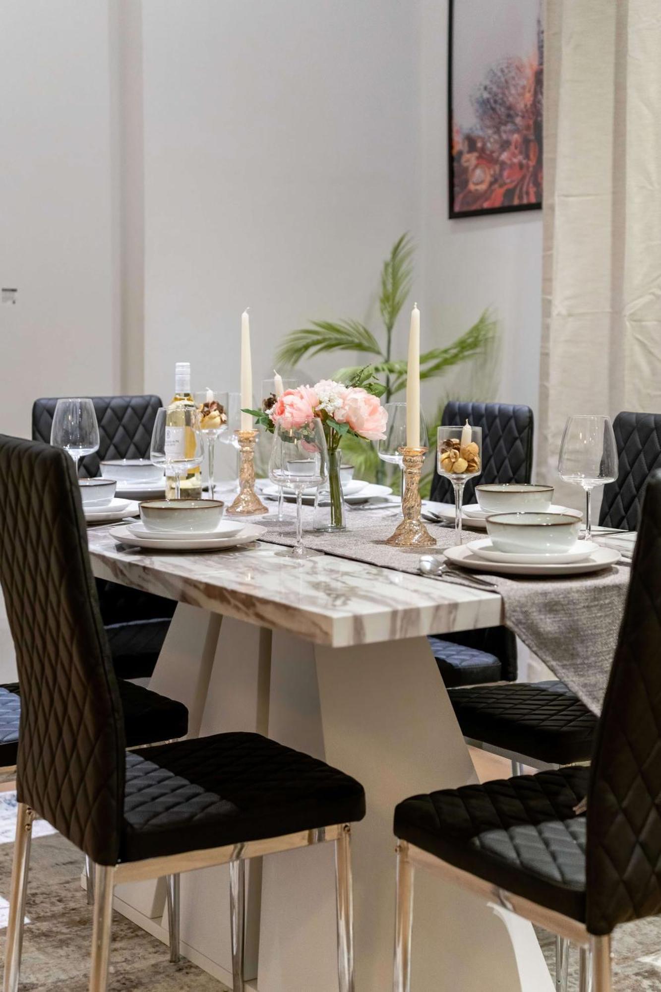 Camden Coach House By Livestay Short Lets & Serviced With Terrace Retreat & Parking Casa de Férias Londres