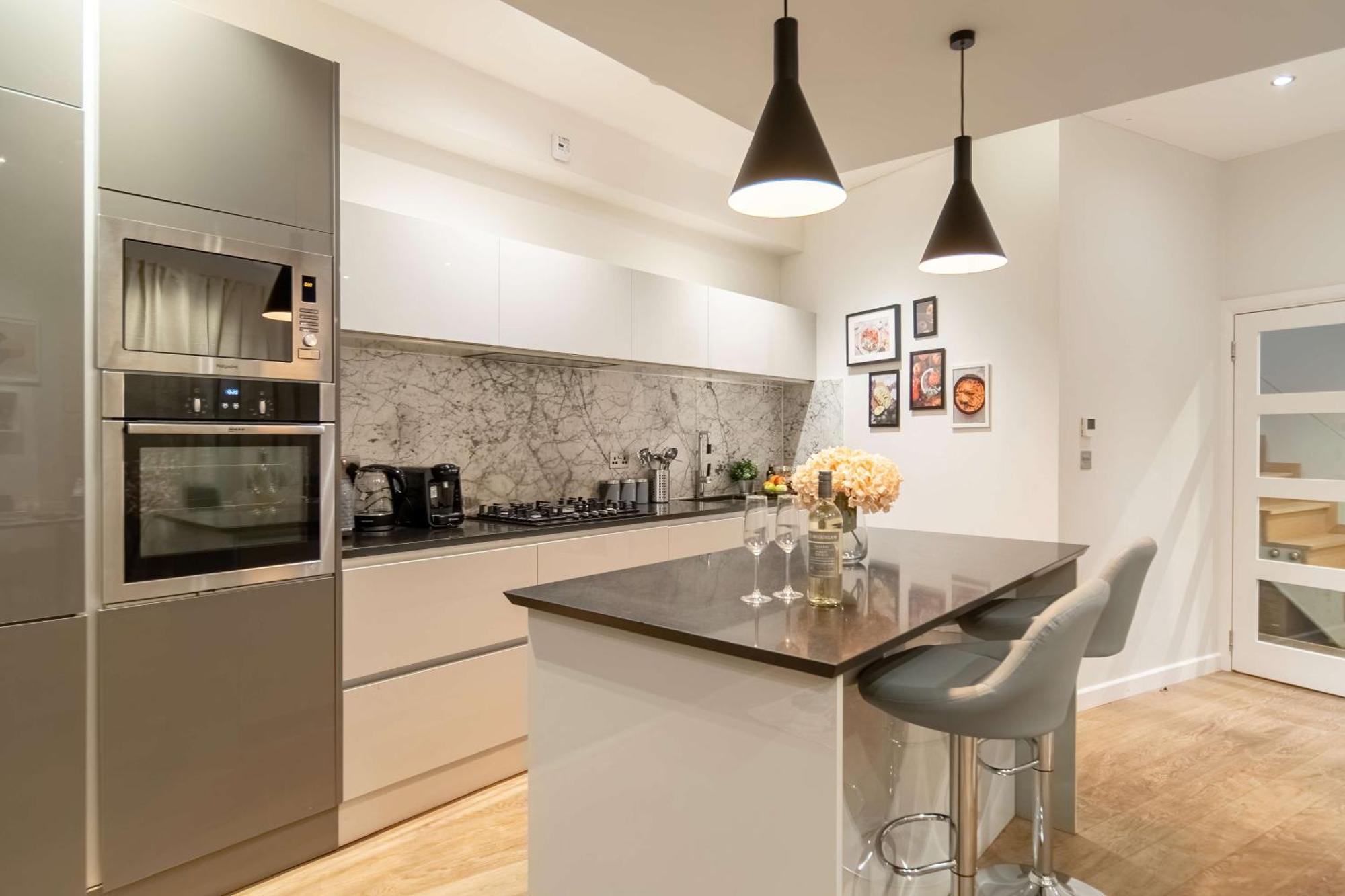 Casa de Férias Camden Coach House By Livestay Short Lets & Serviced With Terrace Retreat & Parking