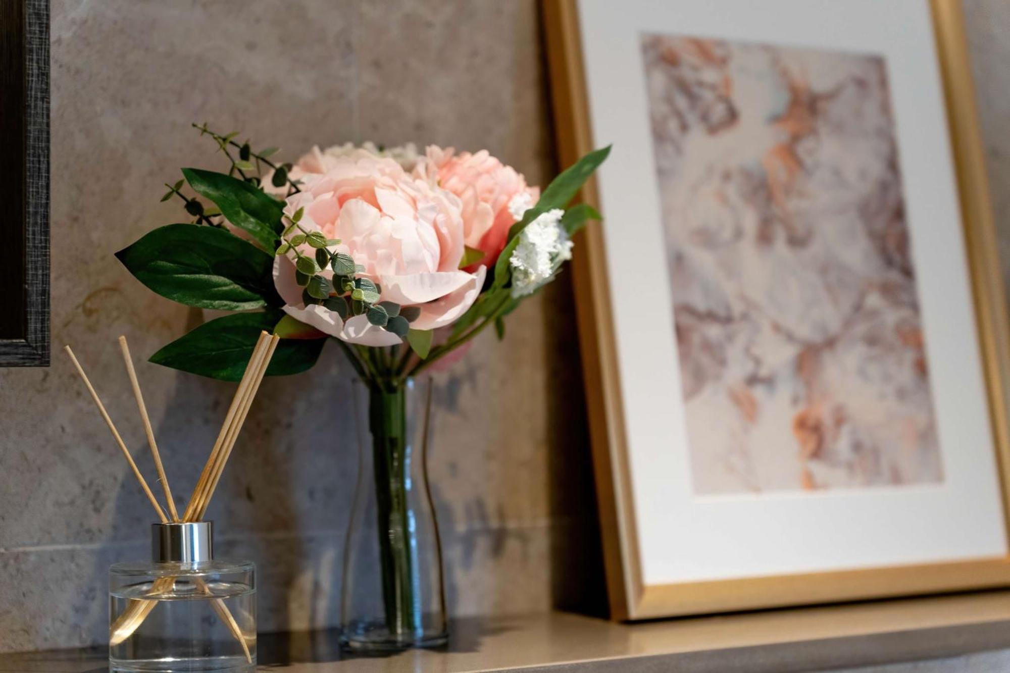 Camden Coach House By Livestay Short Lets & Serviced With Terrace Retreat & Parking * Londres