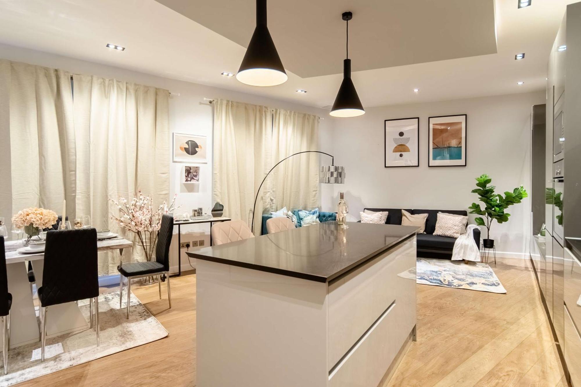 Camden Coach House By Livestay Short Lets & Serviced With Terrace Retreat & Parking Casa de Férias