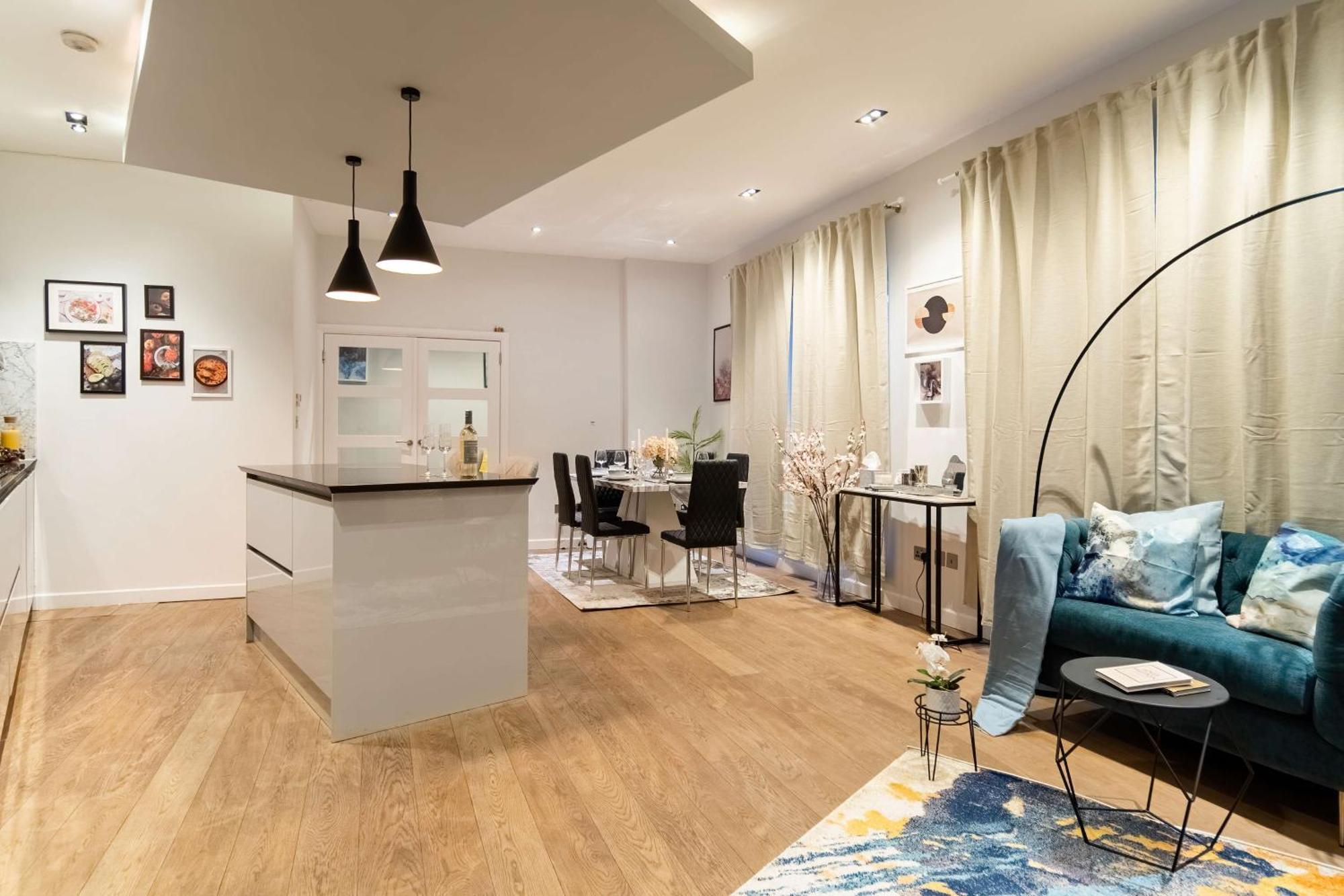 Camden Coach House By Livestay Short Lets & Serviced With Terrace Retreat & Parking Londres