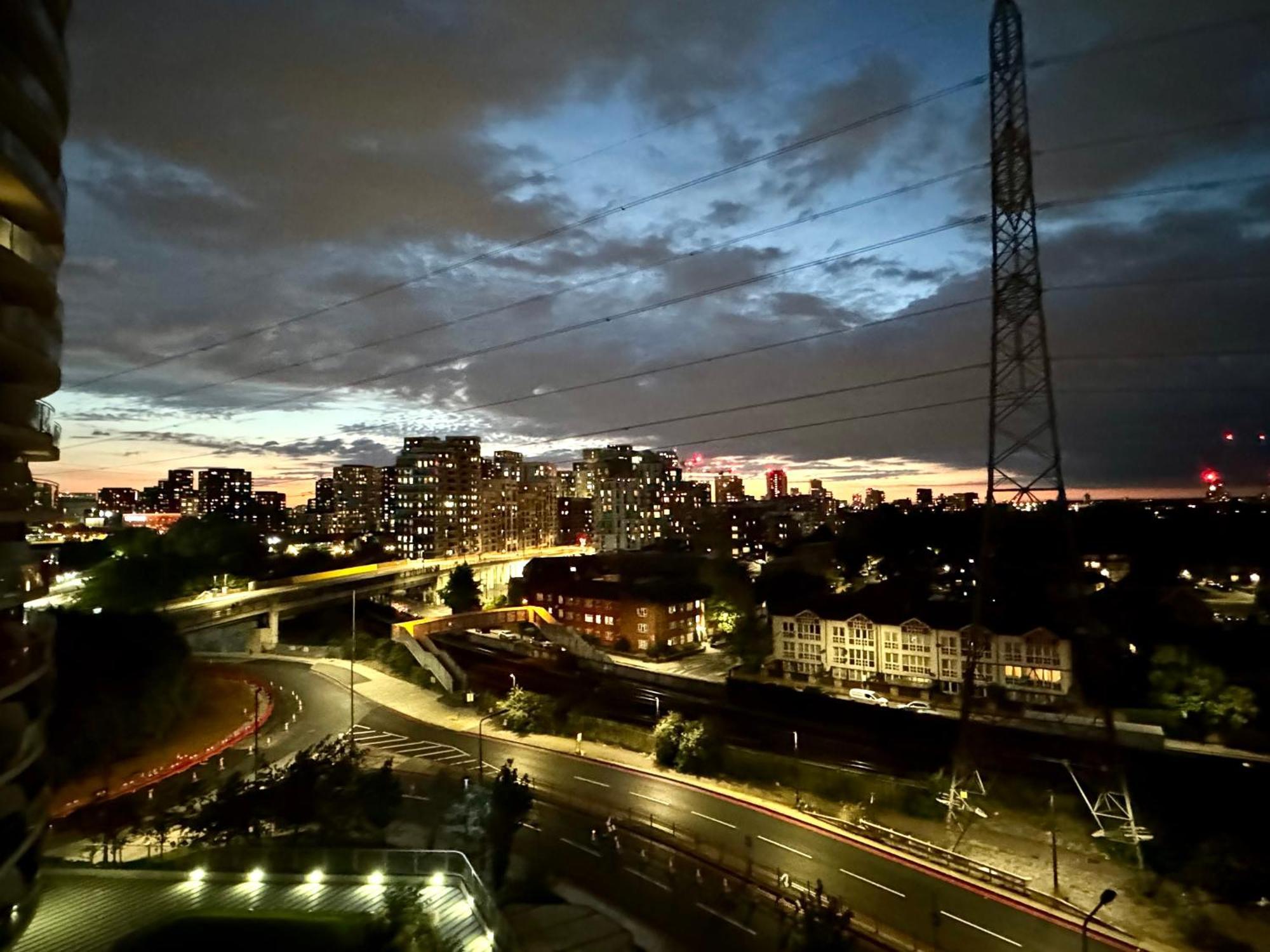 Apartamento Excel Cosy With Balcony & River View Close To O2 Arena, Cable Car, City Hall Londres