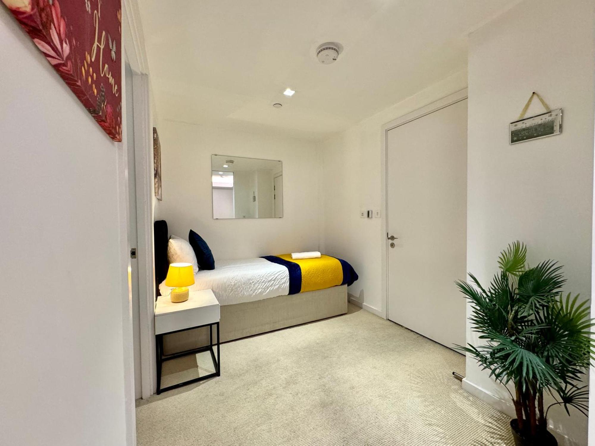Apartamento Excel Cosy With Balcony & River View Close To O2 Arena, Cable Car, City Hall