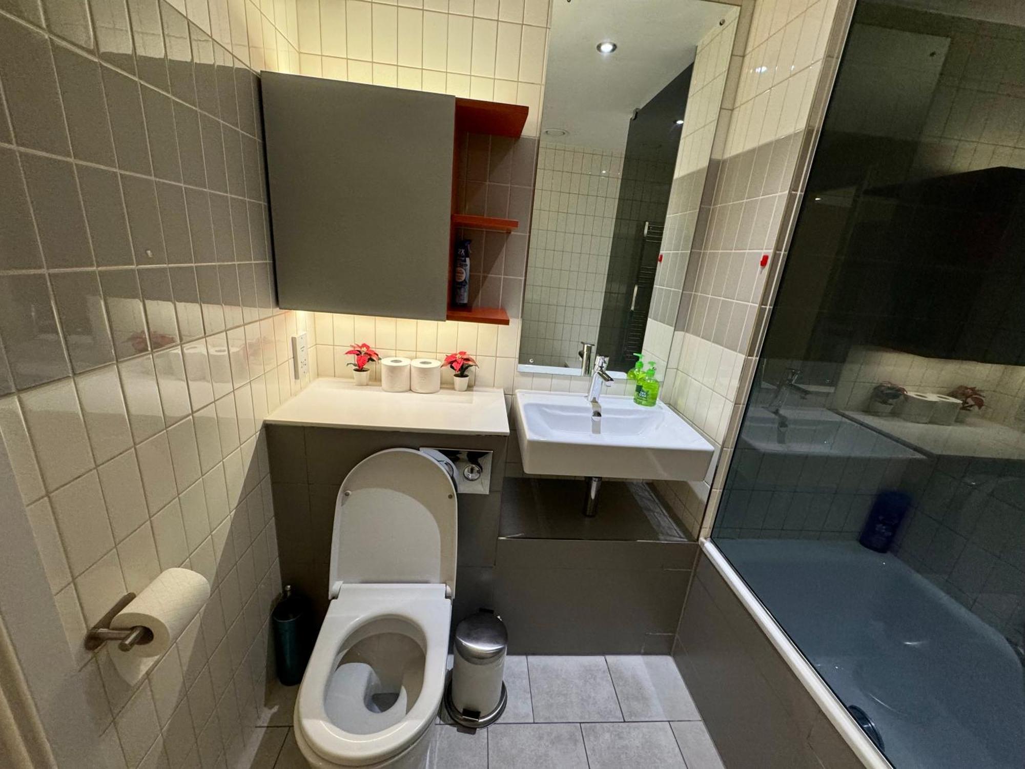 Excel Cosy With Balcony & River View Close To O2 Arena, Cable Car, City Hall Apartamento *