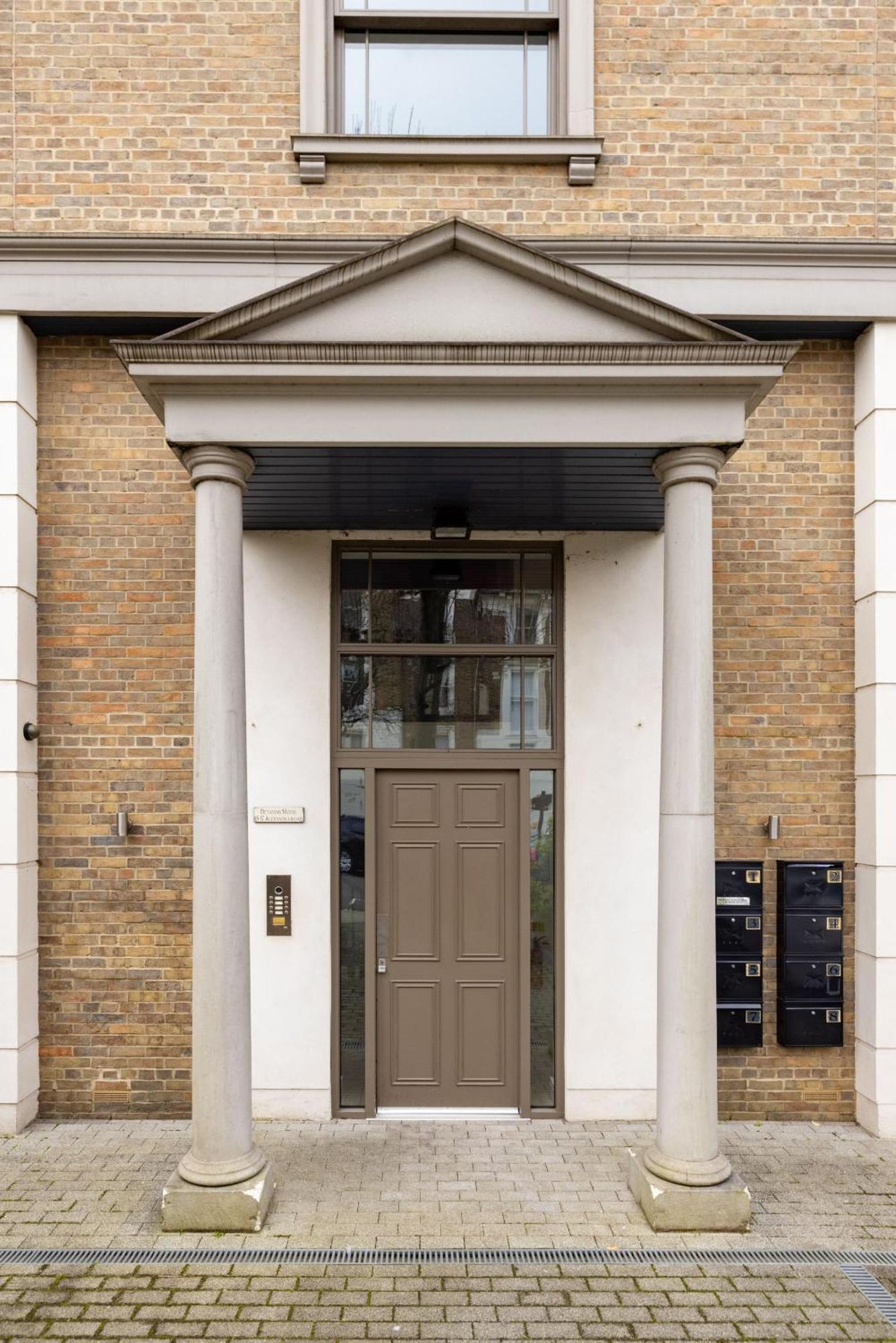 Modern, Spacious With Patio Appartement Londres