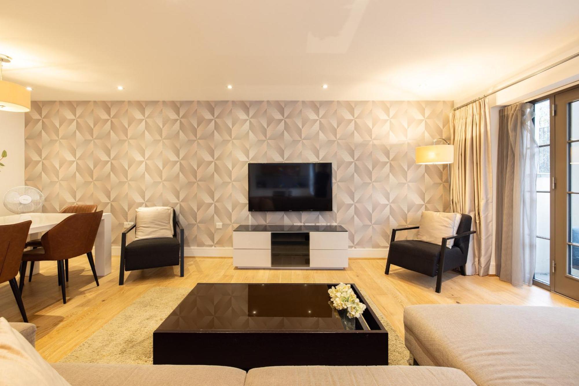 Modern, Spacious With Patio Appartement