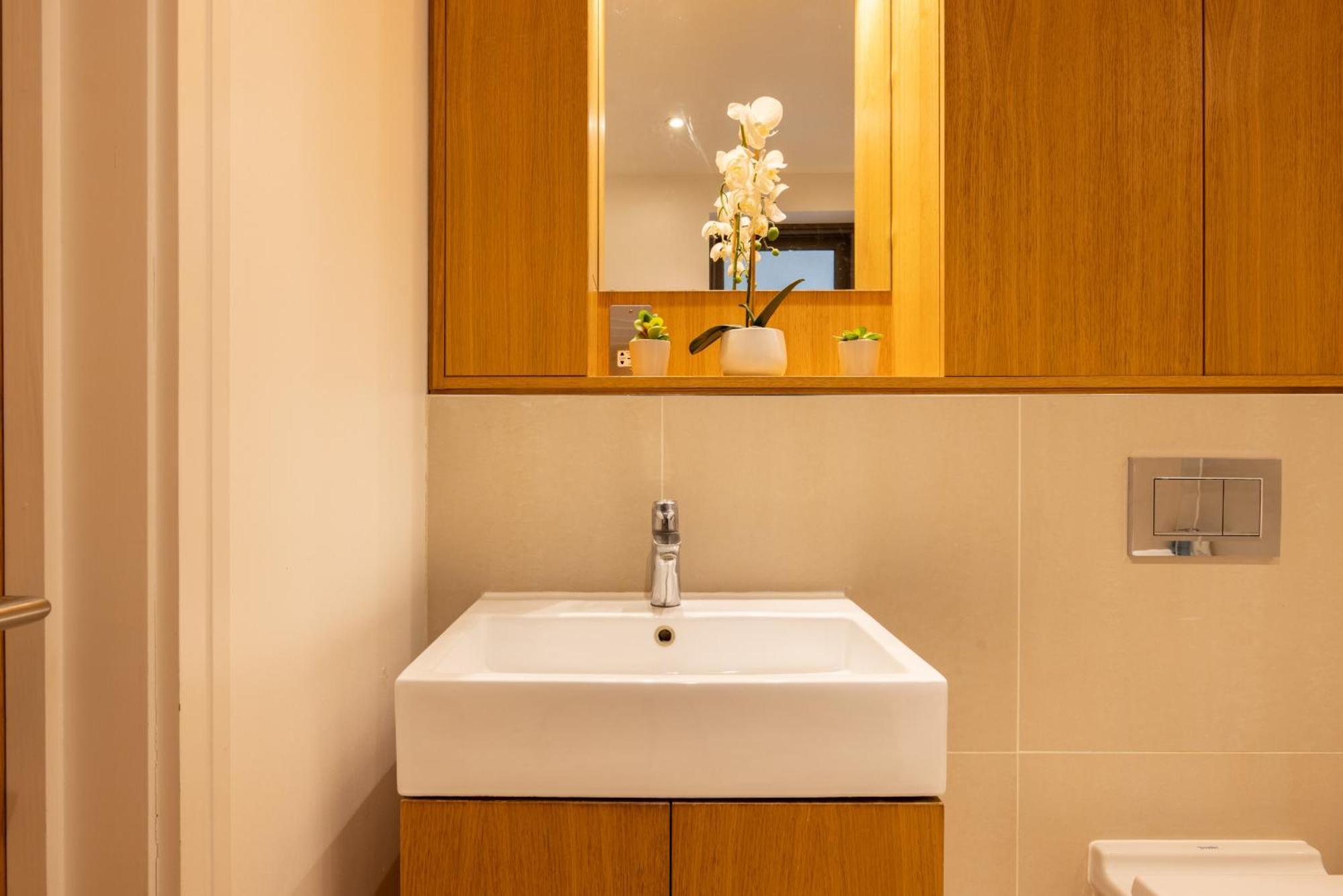 Modern, Spacious With Patio Appartement Londres