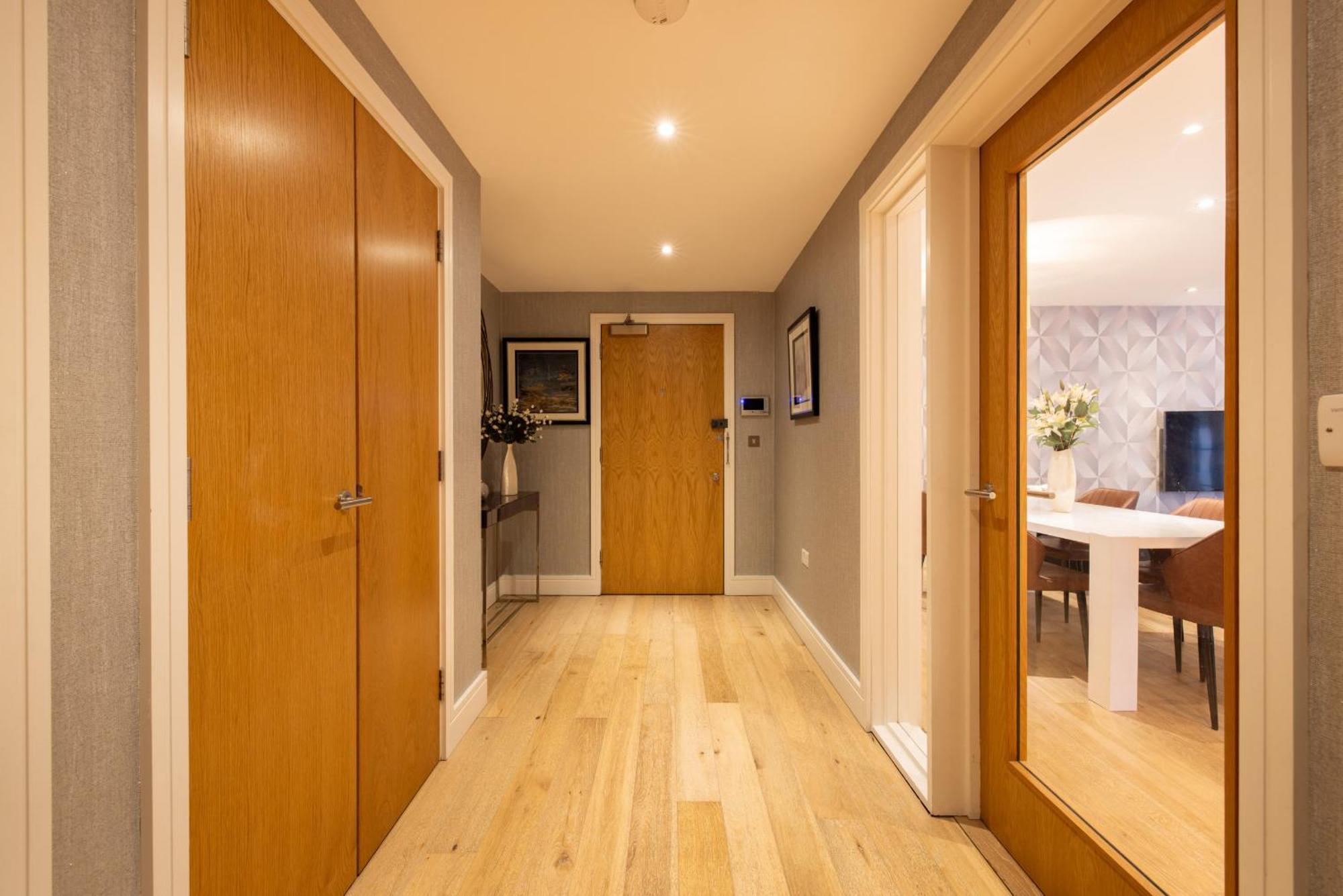 Modern, Spacious With Patio * Londres