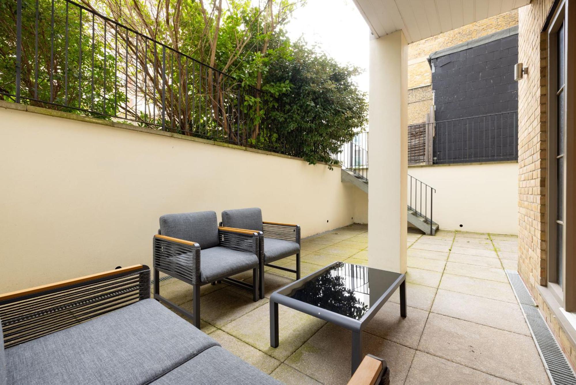 Modern, Spacious With Patio Appartement *