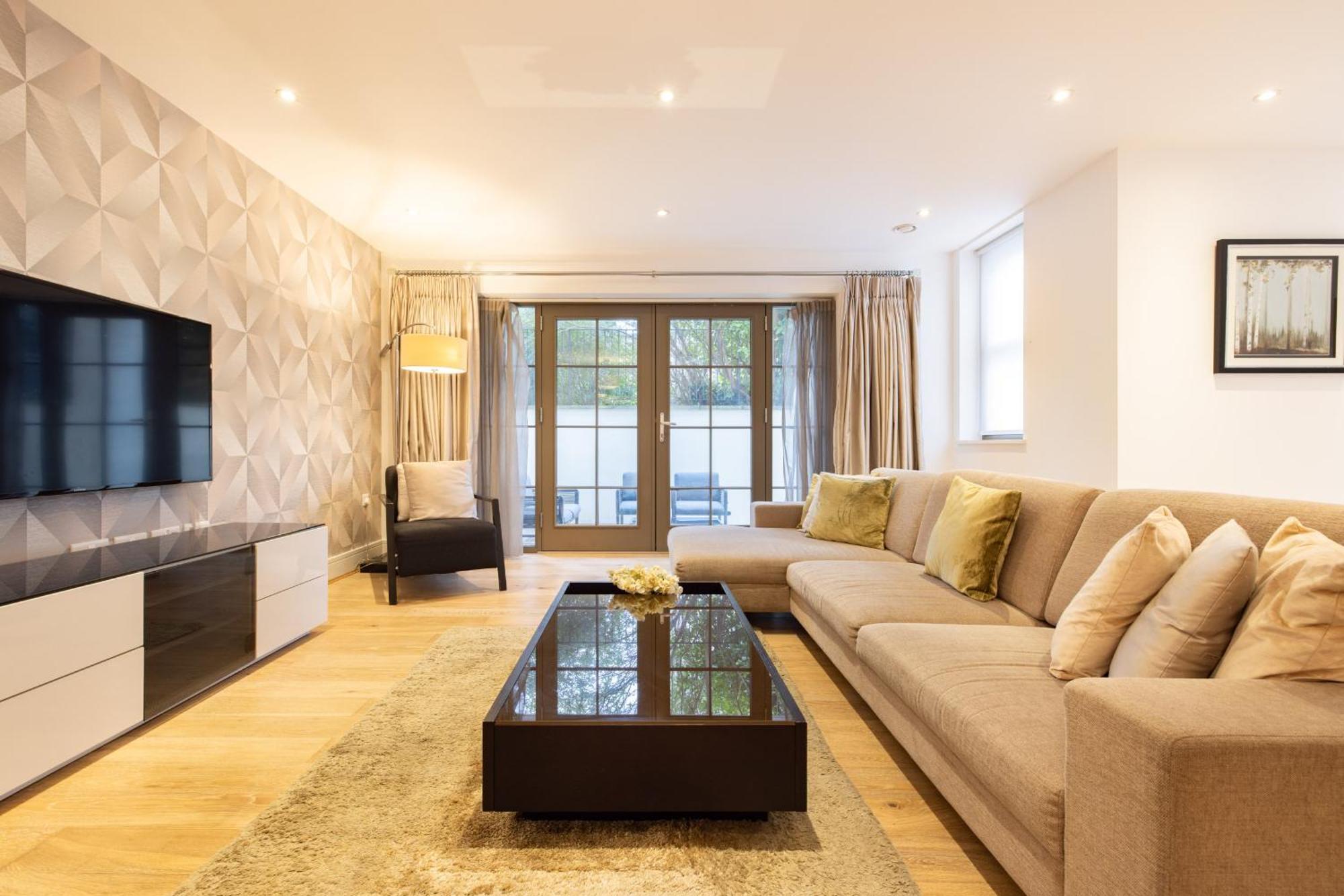 Appartement Modern, Spacious With Patio Londres