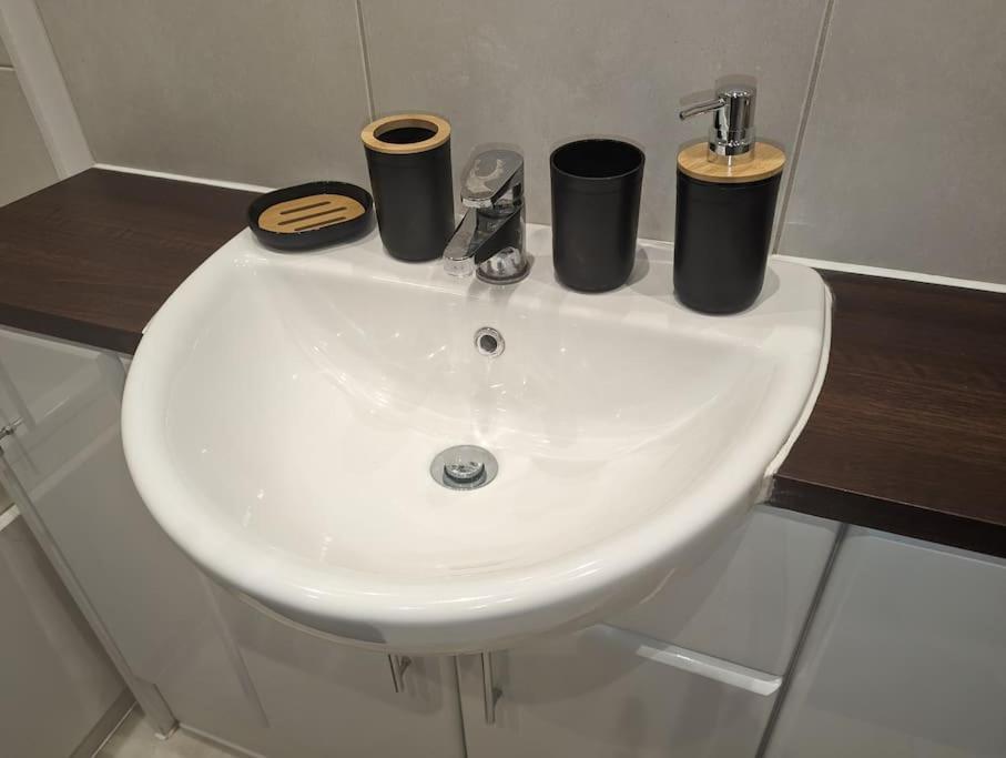 Premium Offers L Last-minute L Remigro Short Lets L 1 Bed Flat L Royal Docks L Airport & Excel L 2 Bed St Albans L Family Friendly L Near Bus Stop L Centre L Book Today With Remigro Appartement Londres
