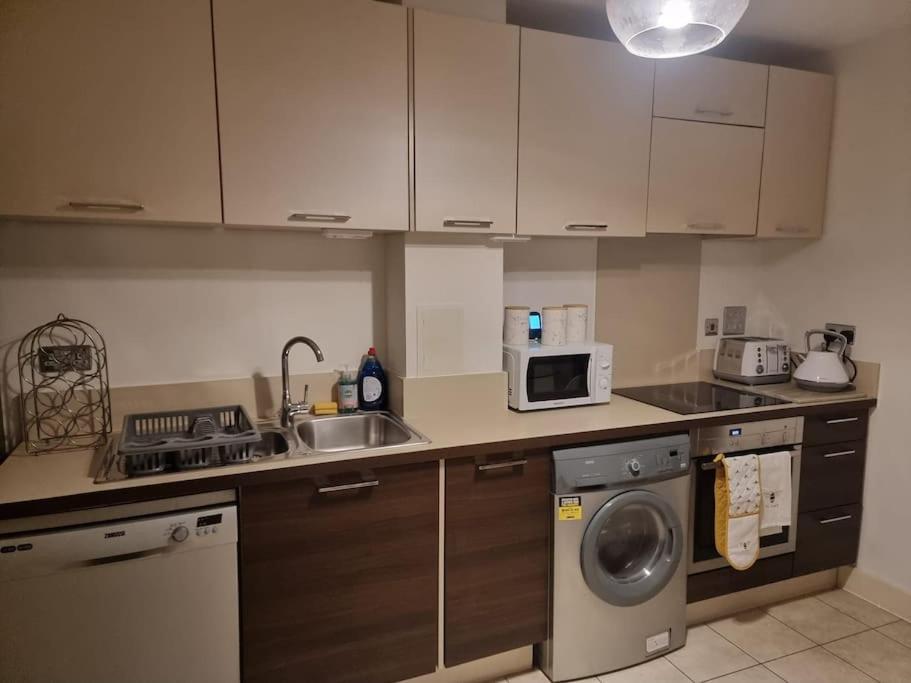 Appartement Premium Offers L Last-minute L Remigro Short Lets L 1 Bed Flat L Royal Docks L Airport & Excel L 2 Bed St Albans L Family Friendly L Near Bus Stop L Centre L Book Today With Remigro Londres