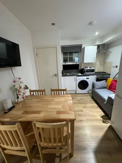 Apartment Sleep 6 - 5 Min From Camden Market Hw5 London