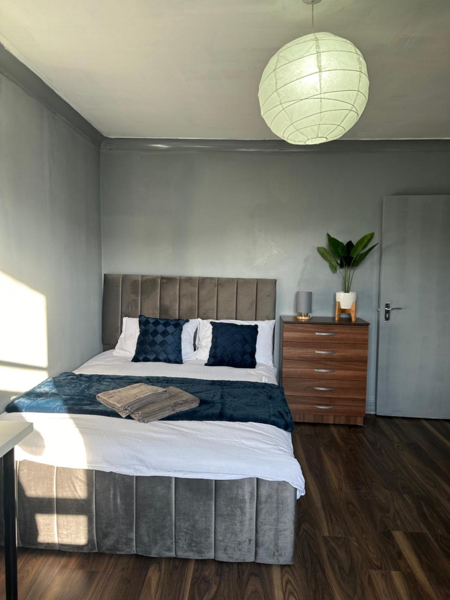 Luxury In A 4 Bedroom Flat! 4 Minutes Walk To Kingscross, St Pancras Hospedagem domiciliar *
