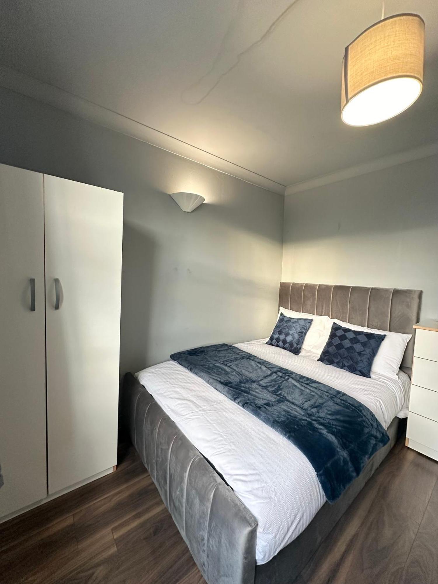 Luxury In A 4 Bedroom Flat! 4 Minutes Walk To Kingscross, St Pancras Hospedagem domiciliar Londres