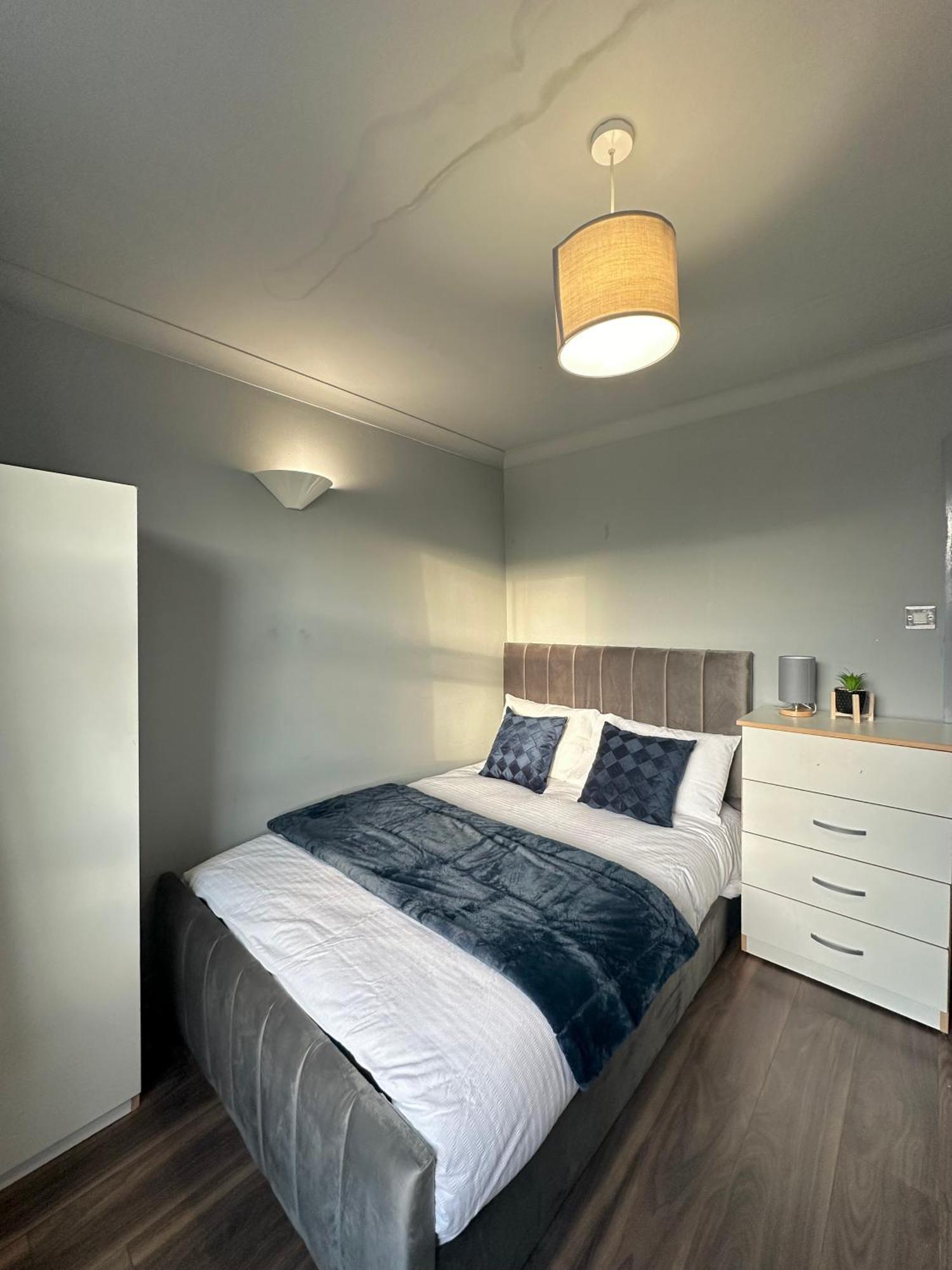 Luxury In A 4 Bedroom Flat! 4 Minutes Walk To Kingscross, St Pancras