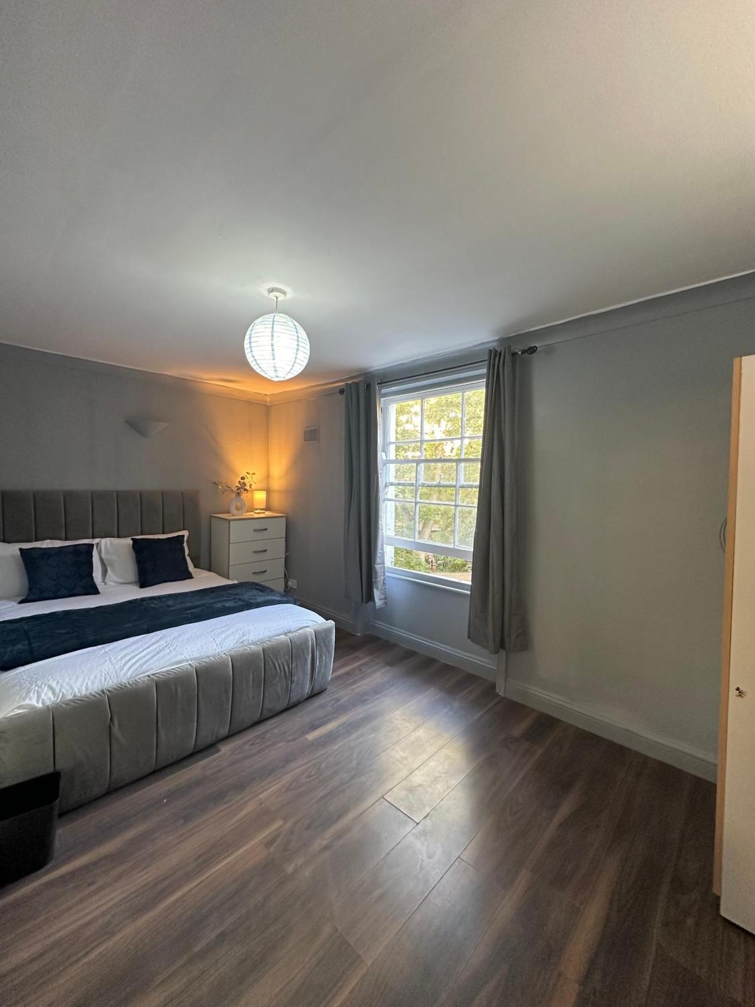 Luxury In A 4 Bedroom Flat! 4 Minutes Walk To Kingscross, St Pancras Habitación en casa particular *