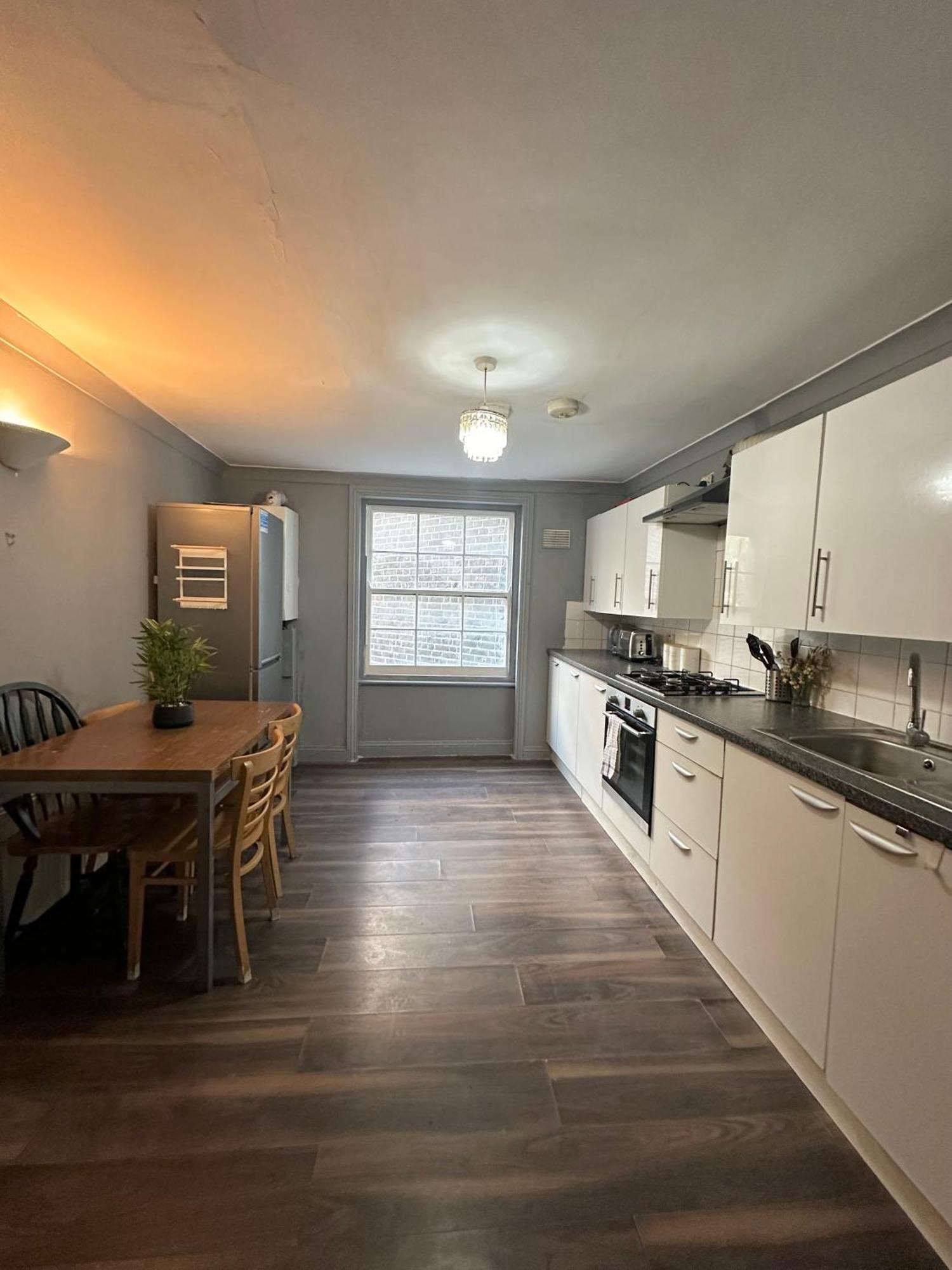 Luxury In A 4 Bedroom Flat! 4 Minutes Walk To Kingscross, St Pancras Hospedagem domiciliar Londres