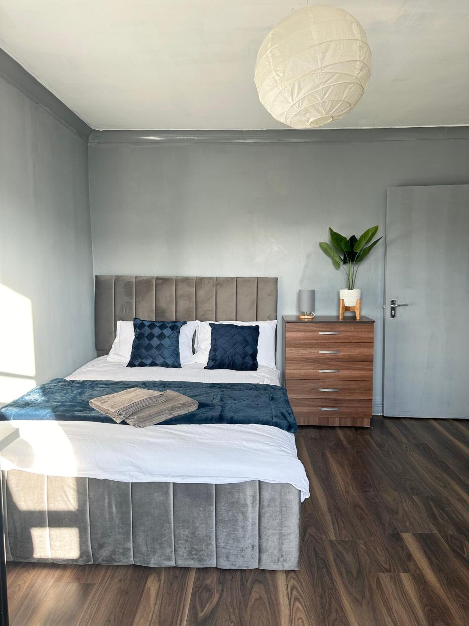 Hospedagem domiciliar Luxury In A 4 Bedroom Flat! 4 Minutes Walk To Kingscross, St Pancras Londres