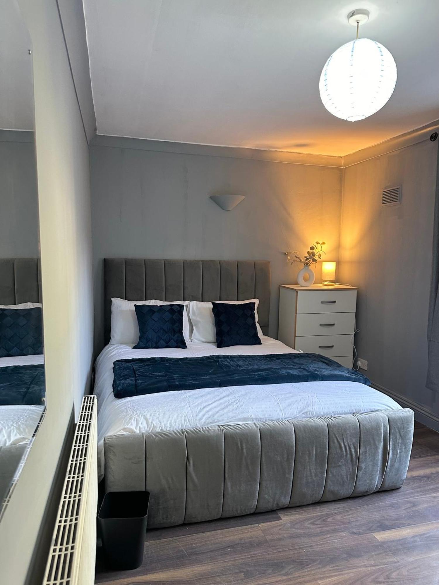 Luxury In A 4 Bedroom Flat! 4 Minutes Walk To Kingscross, St Pancras Hospedagem domiciliar *