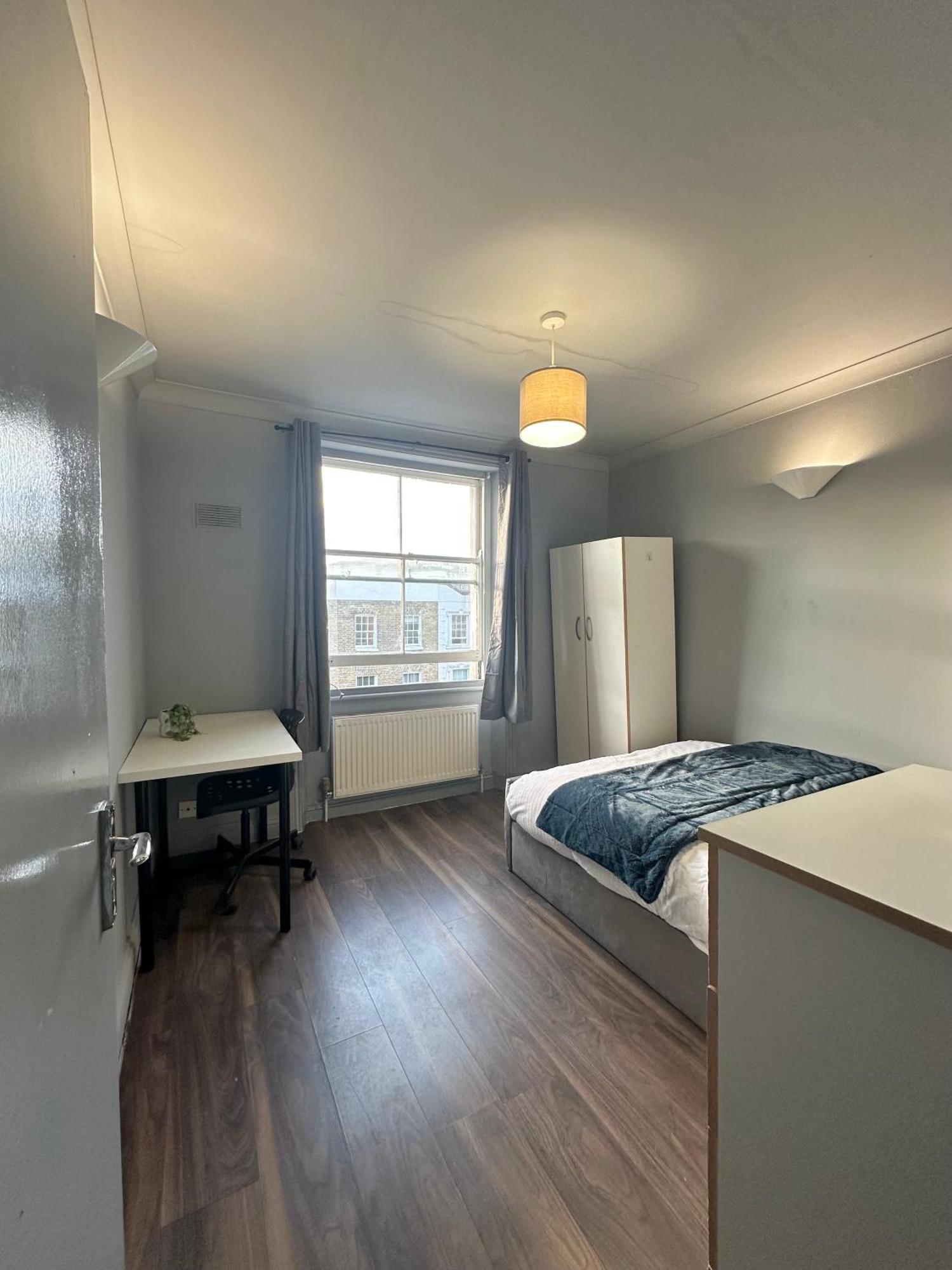 Hospedagem domiciliar Luxury In A 4 Bedroom Flat! 4 Minutes Walk To Kingscross, St Pancras Londres