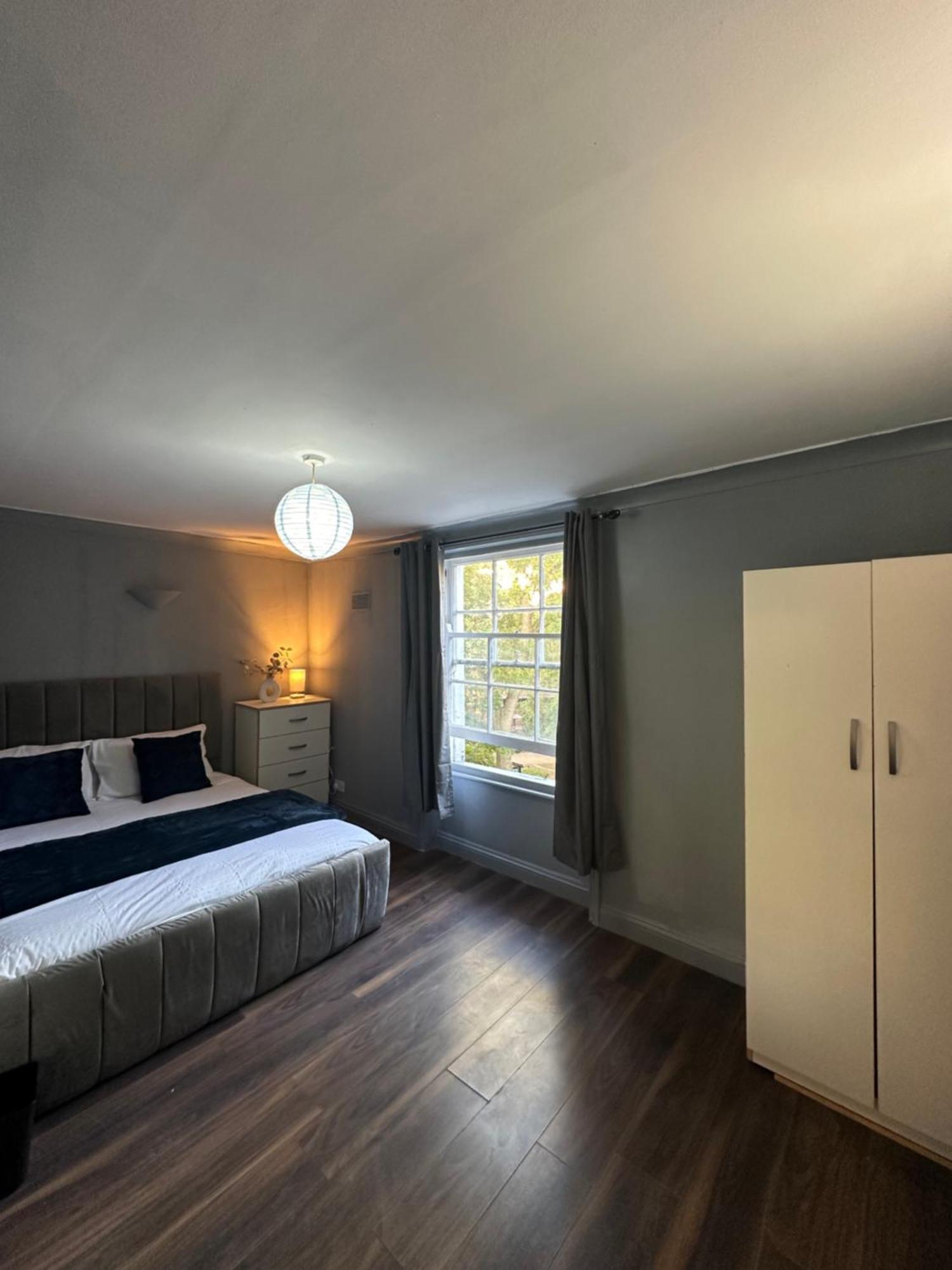 Luxury In A 4 Bedroom Flat! 4 Minutes Walk To Kingscross, St Pancras Hospedagem domiciliar
