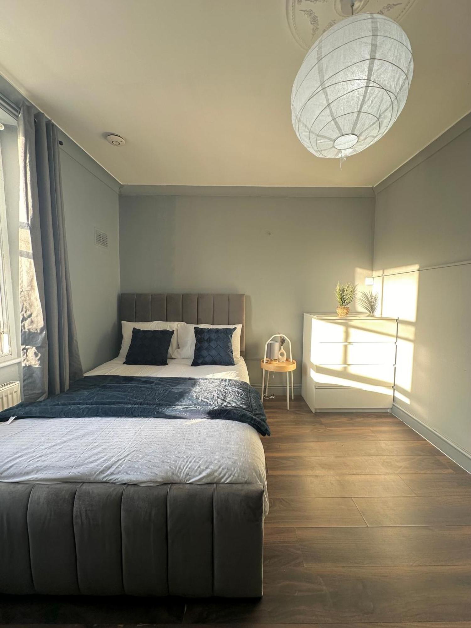 Luxury In A 4 Bedroom Flat! 4 Minutes Walk To Kingscross, St Pancras Hospedagem domiciliar *